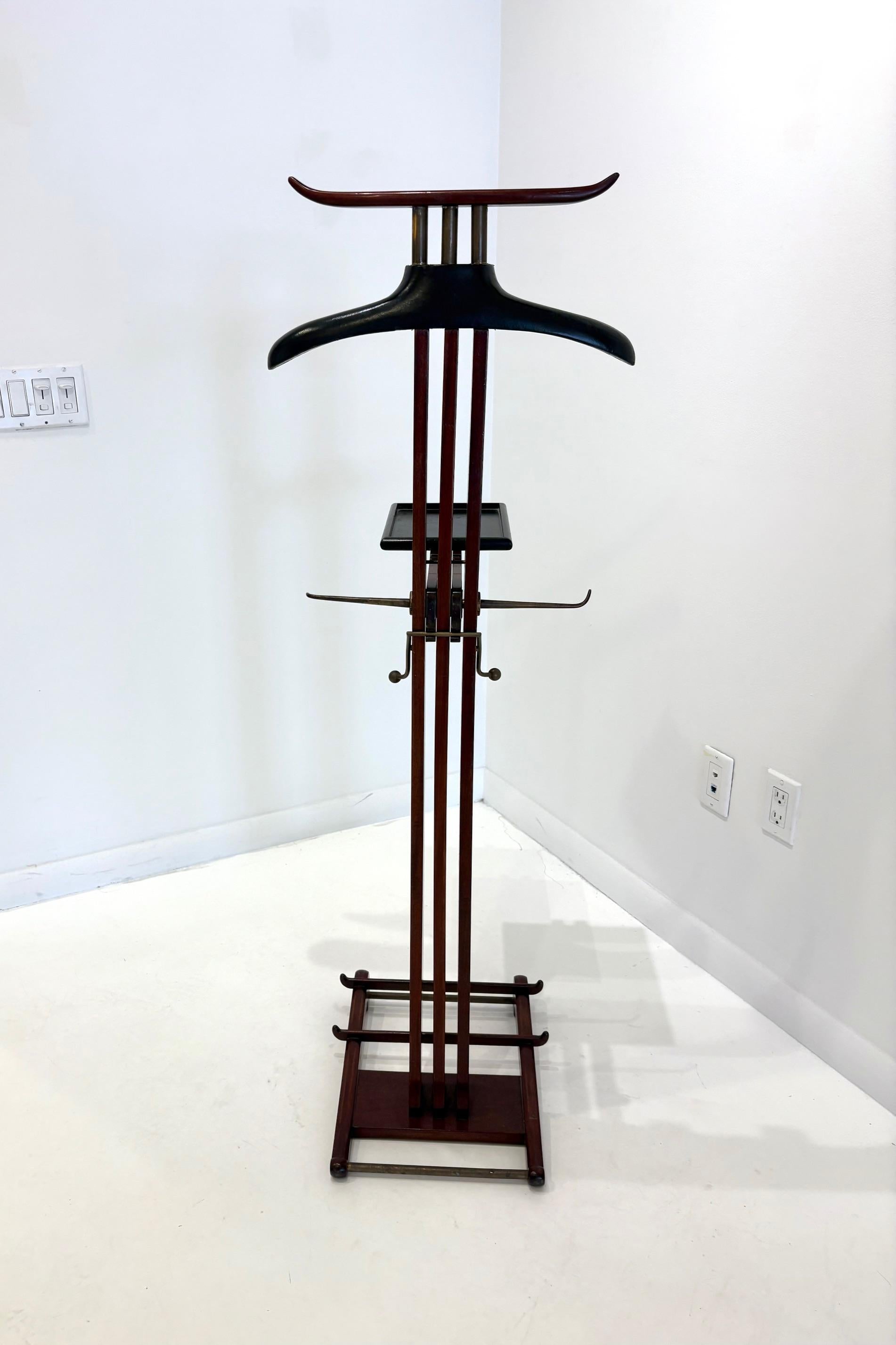 Mid-20th Century Rare Mahogany Gentleman's Valet by Paul Dupré Lafon for Hermès. For Sale