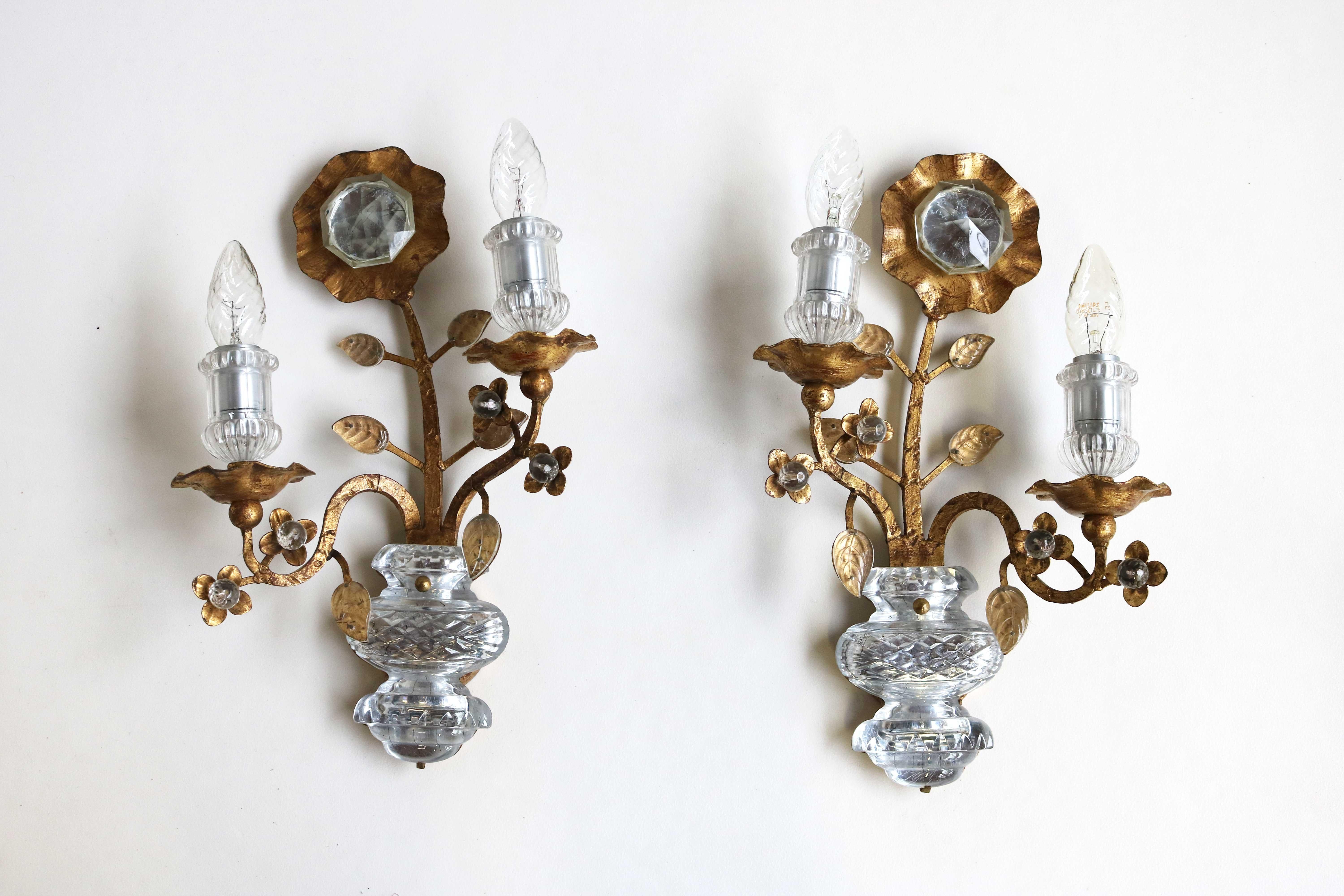 Set of two Maison Baguès crystal & gilt metal sconces or wall lamps 1960s France
Beautiful, rare and incredibly decorative pair of gilt scones by Maison Bagues. This set screams craftmanship and quality. Both in very good condition. They are a