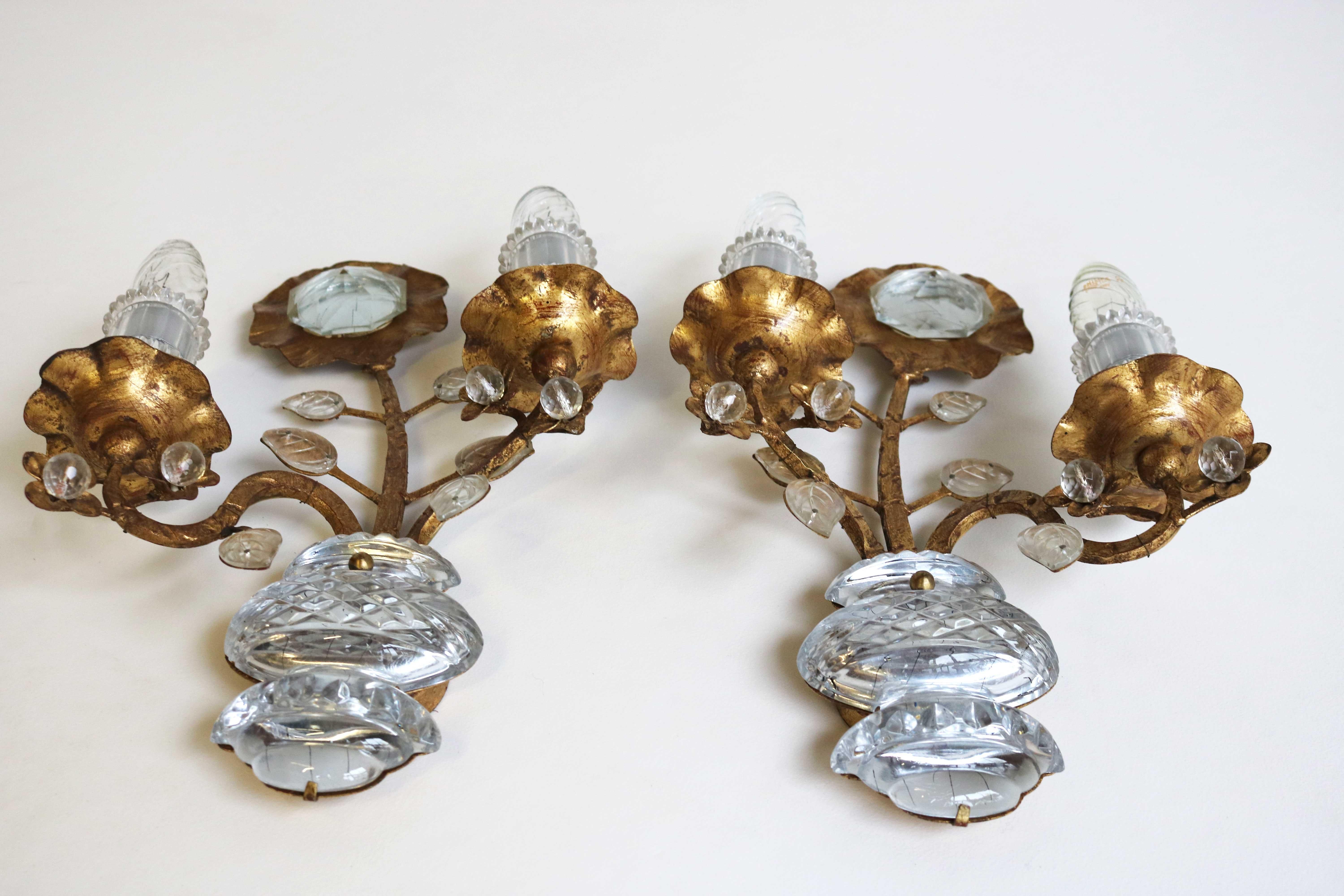 Rare Maison Baguès Set of Two Gilt ‘Rose’ Scones French Crystal Wall Lamps 1960s For Sale 3