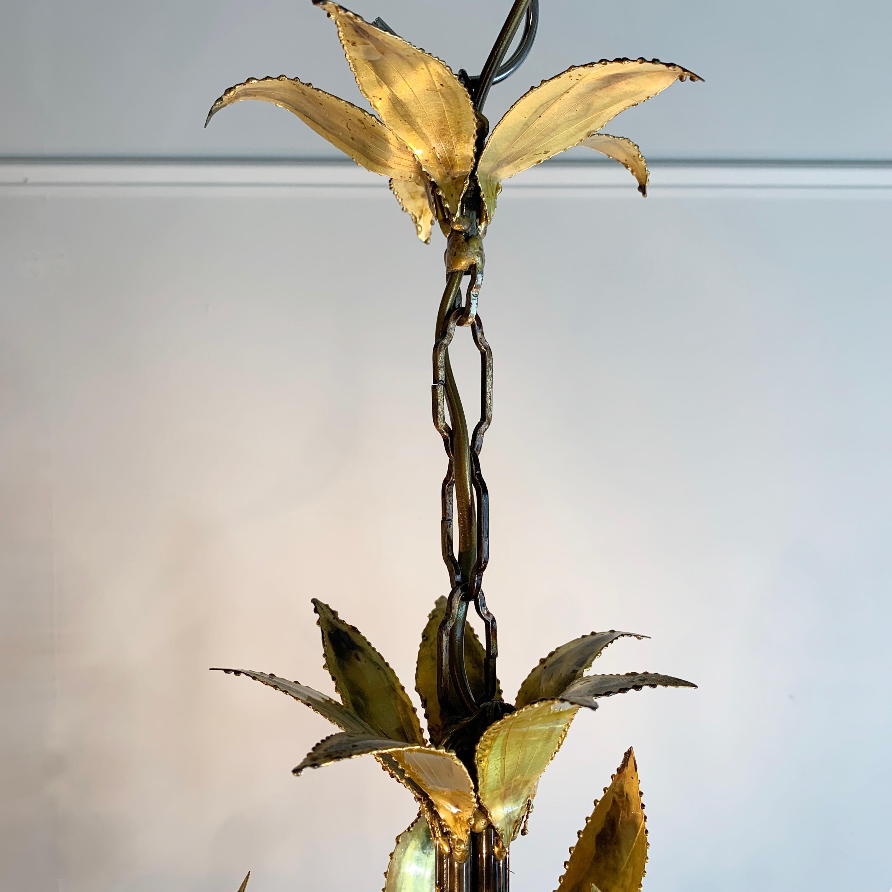 Gold Maison Jansen Brass Leaf Chandelier, circa 1960s For Sale 1