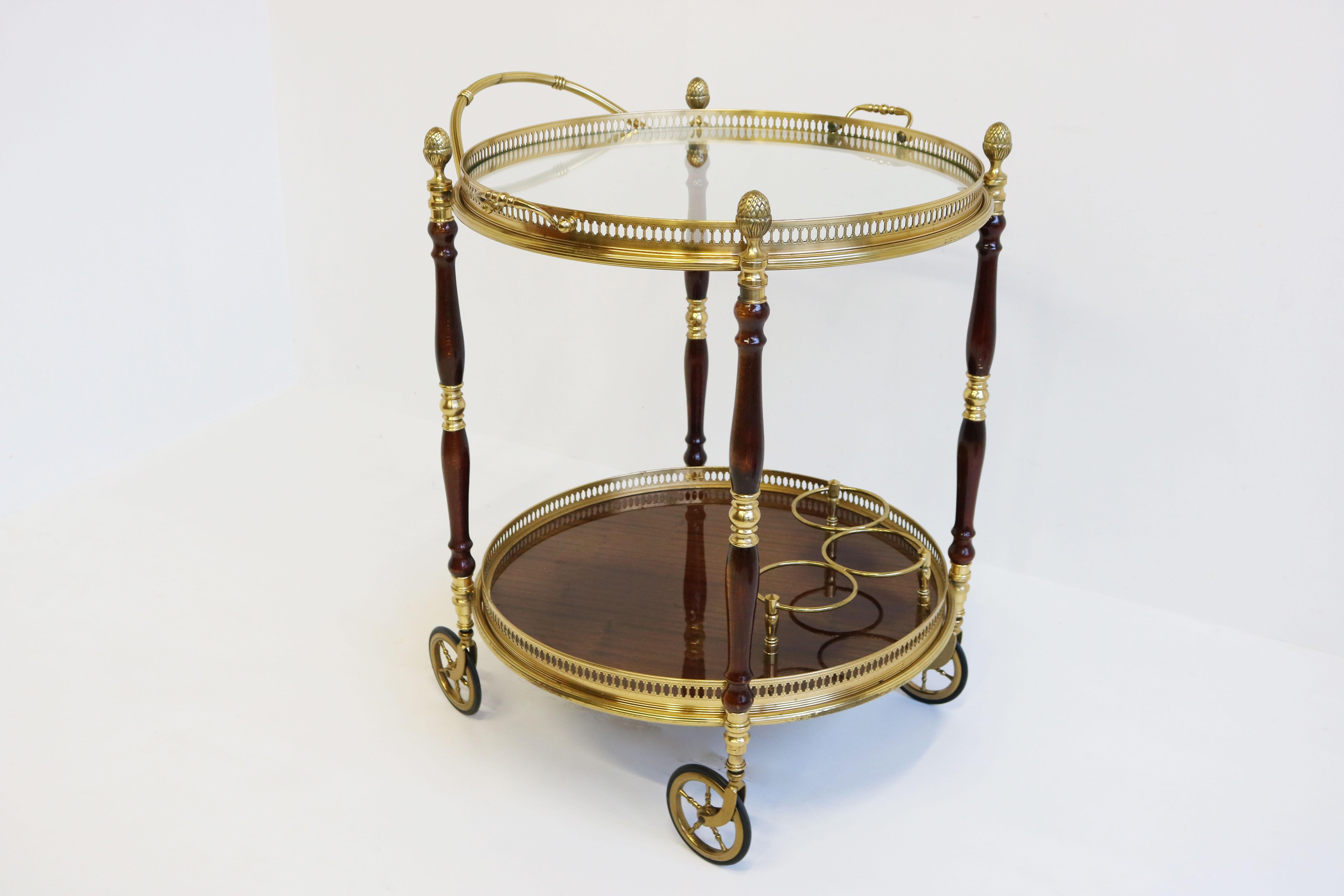 Hollywood Regency Rare Maison Jansen French 1970 Design Bar Cart / Trolley Brass Glass Wood Round en vente