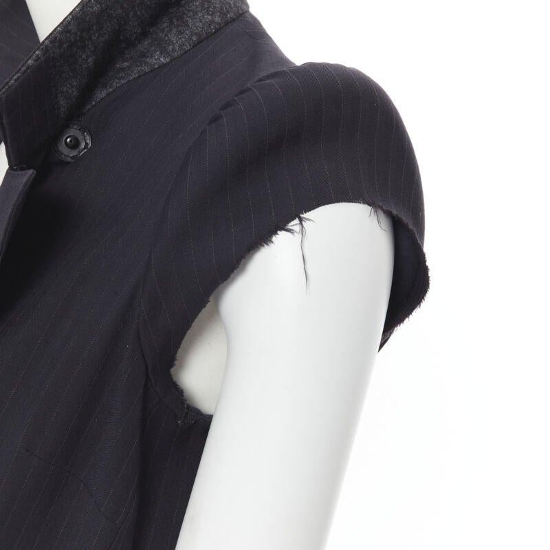 rare MAISON MARGIELA 1990 deconstructed padded shoulder cigarette jacket IT40
Reference: TGAS/A06082
Brand: Maison Margiela
Designer: Martin Margiela
Model: Pinstripe deconstructed cigarette jacket
Collection: Spring Summer 1990 - Runway
Material:
