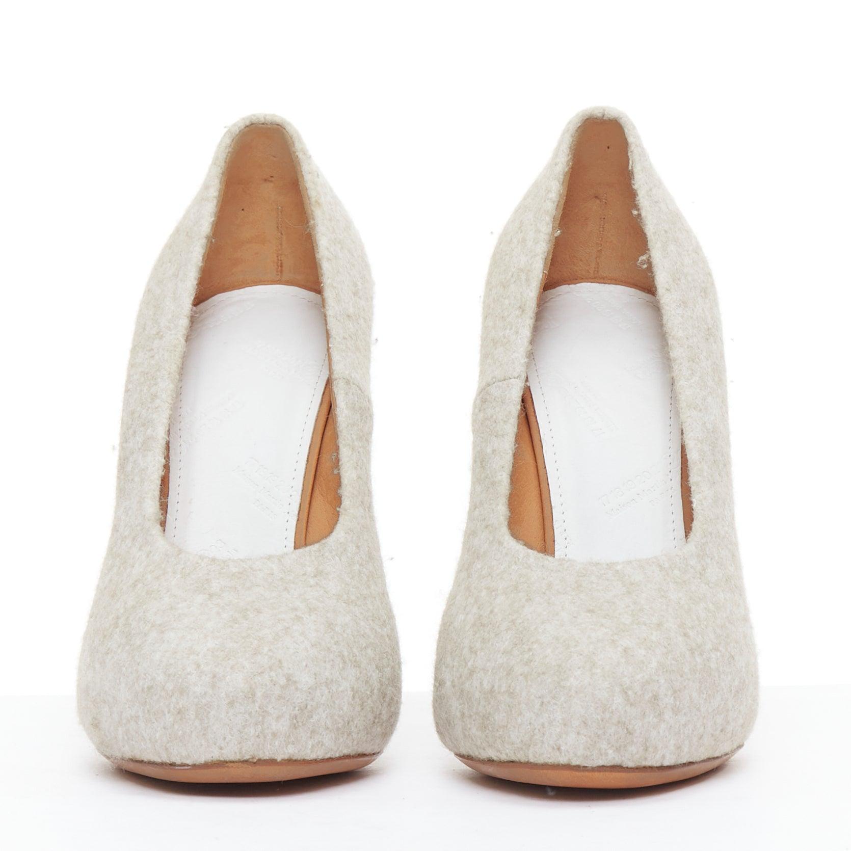 Beige MAISON MARGIELA 2010 - Escarpins à talons hauts avec semelle convexe en feutre de laine grise EU36 en vente