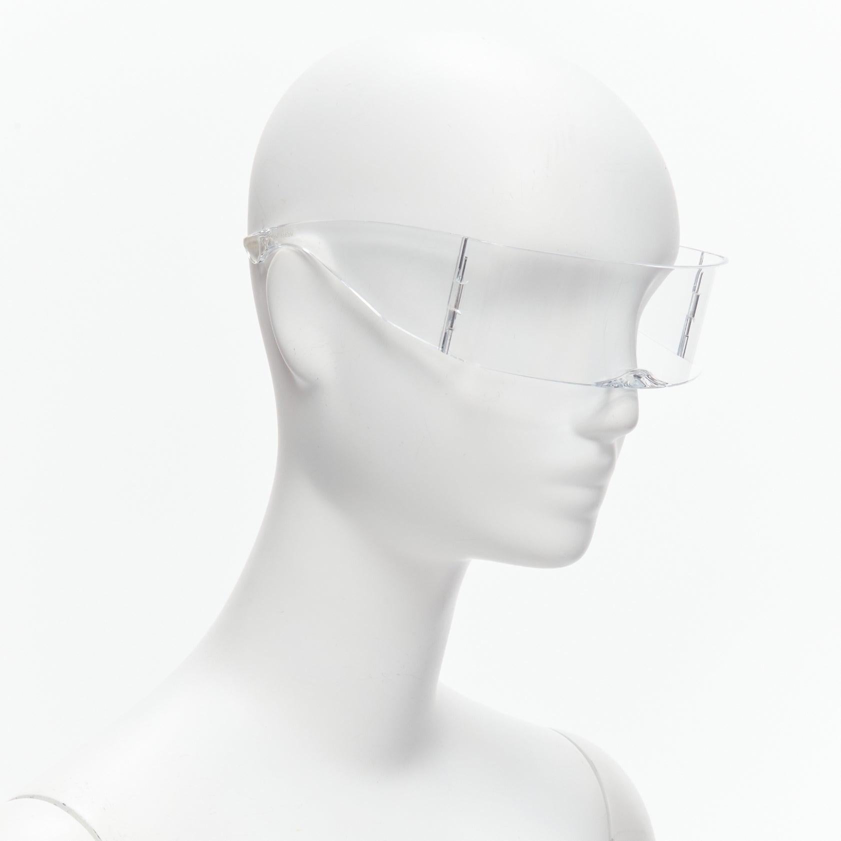 rare MAISON MARTIN MARGIELA 2008 Runway MA1 Incognito clear shield sunglasses
Reference: TGAS/D00620
Brand: Maison Margiela
Designer: Martin Margiela
Model: MA1 Incognito
Collection: 2008 - Runway
Material: Plastic
Color: Clear
Pattern: