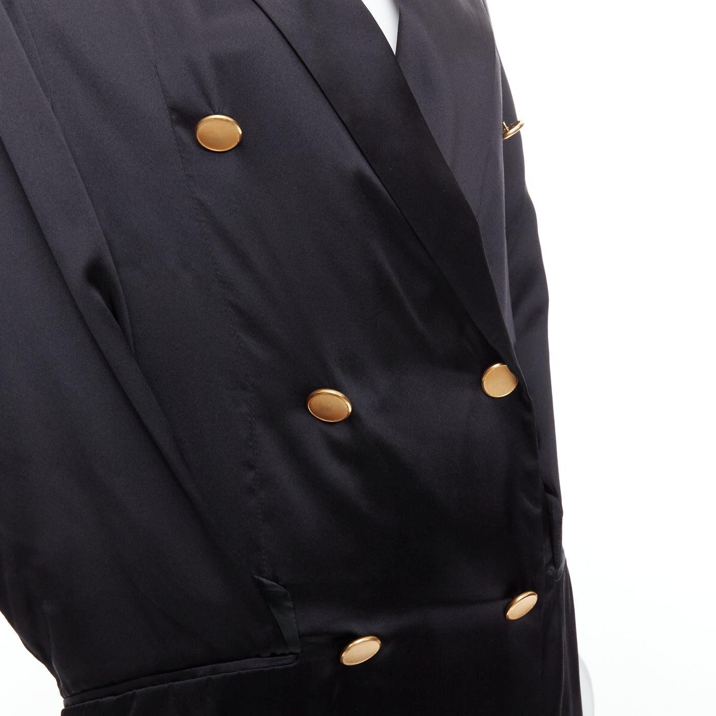 raro MAISON MARTIN MARGIELA 2012 Pasarela vestido blazer negro con mangas remetidas IT36 XXS
Referencia: TGAS/E00542
Marca: Maison Margiela
Colección: Otoño Invierno 2012 Look 5 - Pasarela
Material: Seda
Color: negro, dorado
Patrón: Sólido
Cierre: