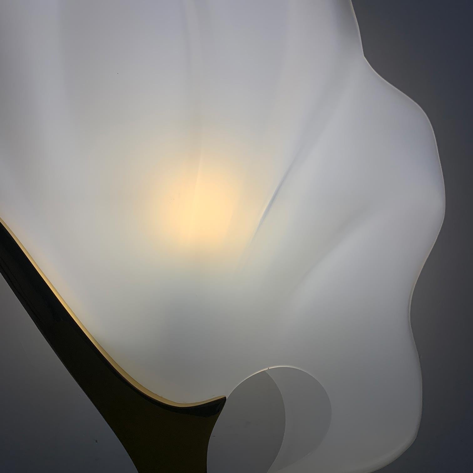 Seltene weiße figurale Muschellampe von Maison Rougier, 1970er Jahre im Angebot 3