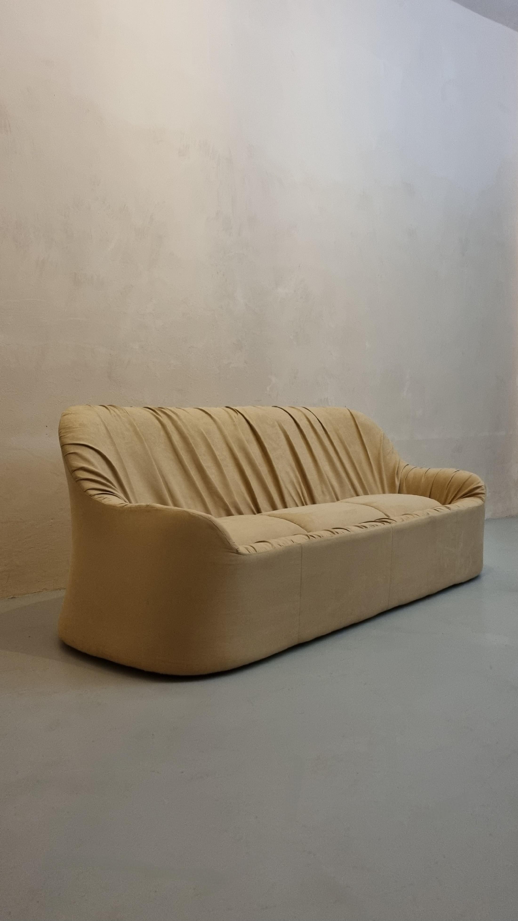 Mid-Century Modern Rare Maja sofa by Emilio Guarnacci & Felix Padovano for 1P 1971 For Sale