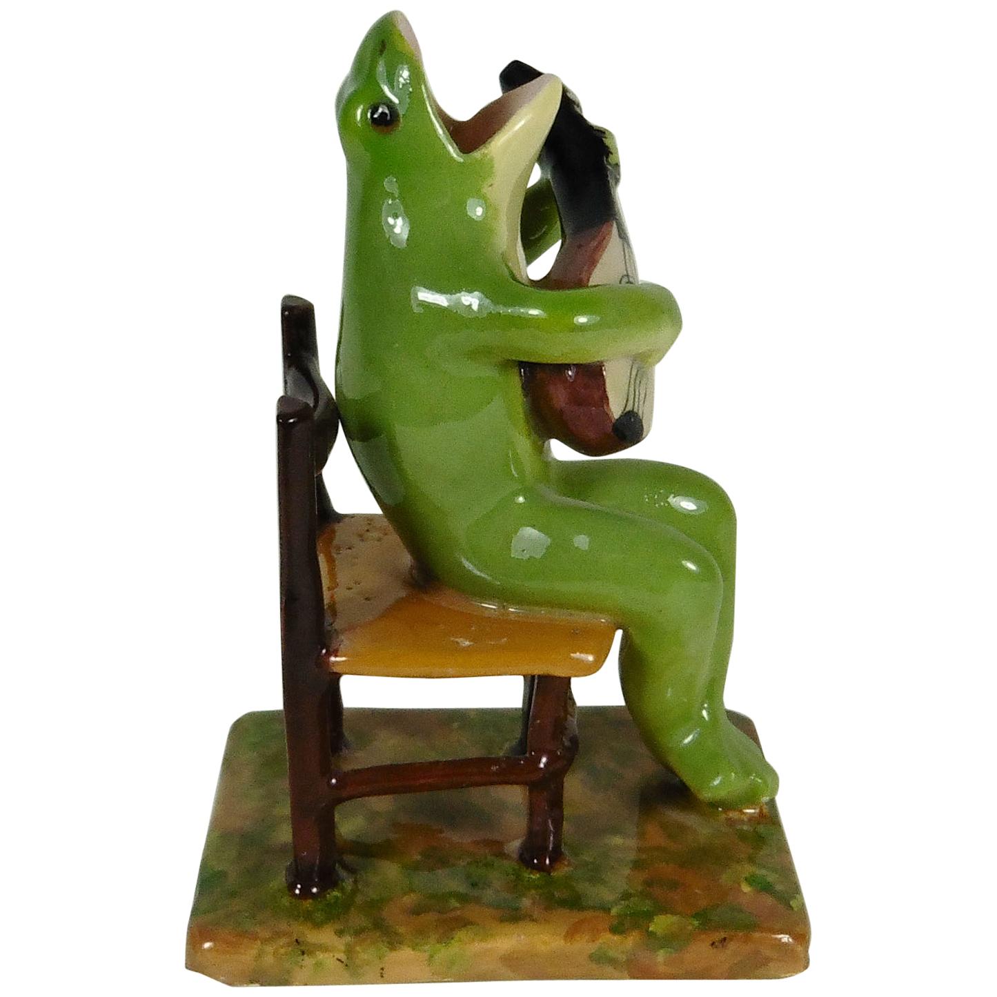 Rare grenouille en majolique assise sur une chaise Jerome Massier, vers 1910 en vente