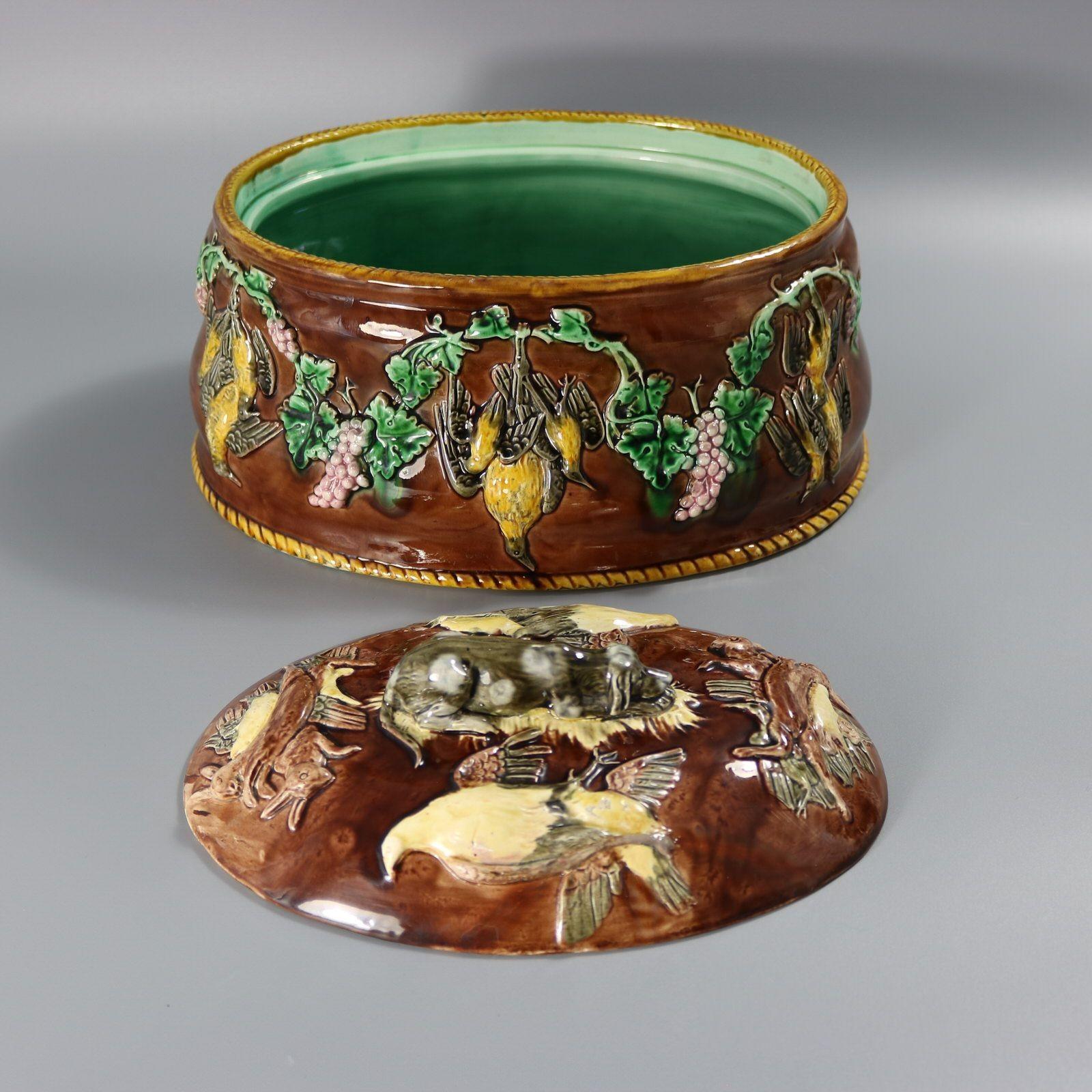 Seltene Majolika Gewehr Hund Spiel Pie Dish im Angebot 7