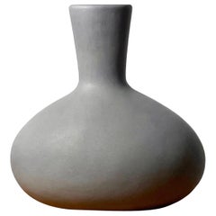 Rare récipient en céramique Architectural Pottery en forme d'œuf circa 1950s