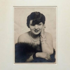 Rara fotografia in bianco e nero di Gigi firmata a mano da Man Ray, 1927