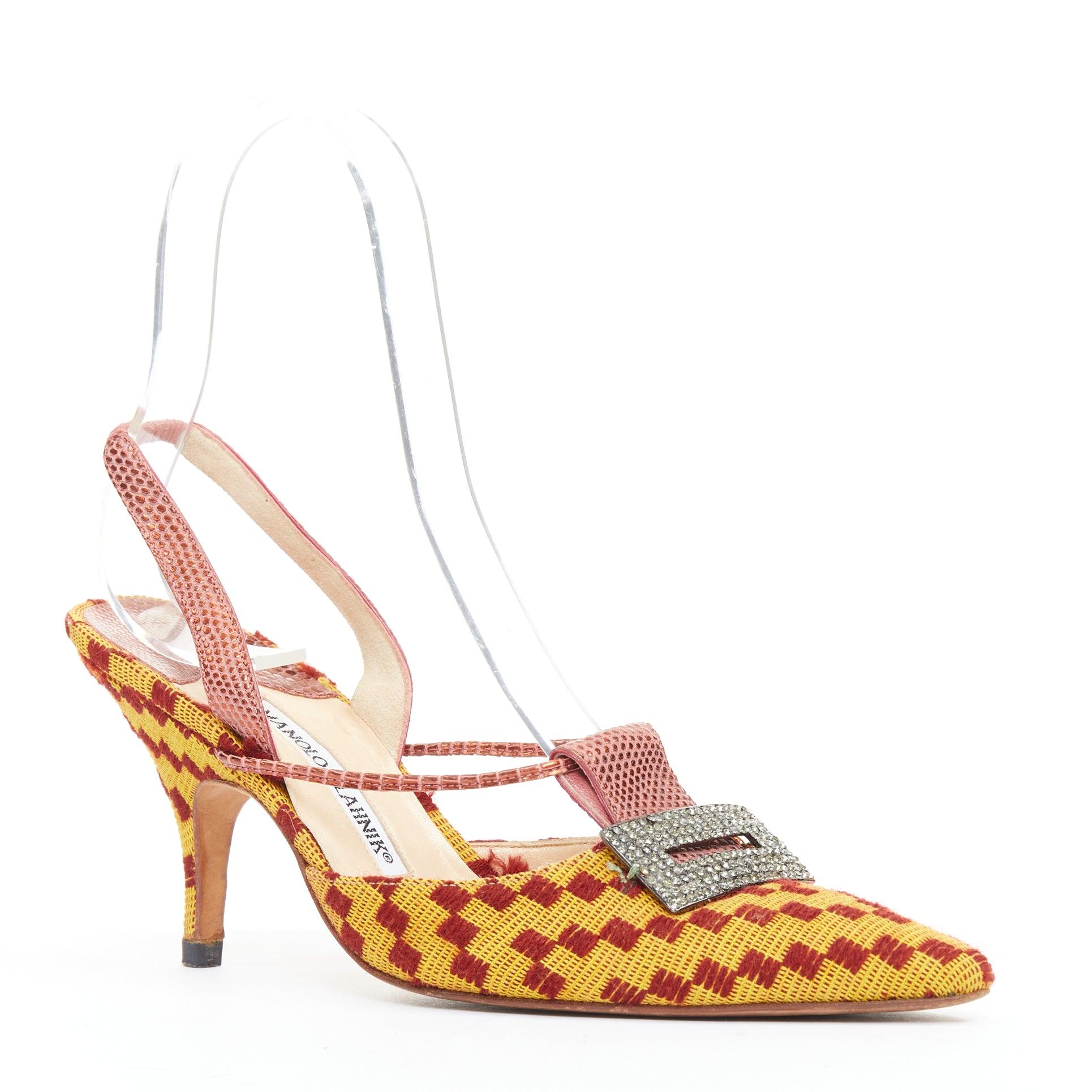 raro MANOLO BLAHNIK Vintage rosso giallo scalato cristallo fibbia slingback pompa EU37
Riferimento: TGAS/F00280
Marchio: Manolo Blahnik
Materiale: Tessuto, pelle
Colore: rosso, giallo
Modello: A scacchi
Chiusura: Slingback
Fodera: Pelle