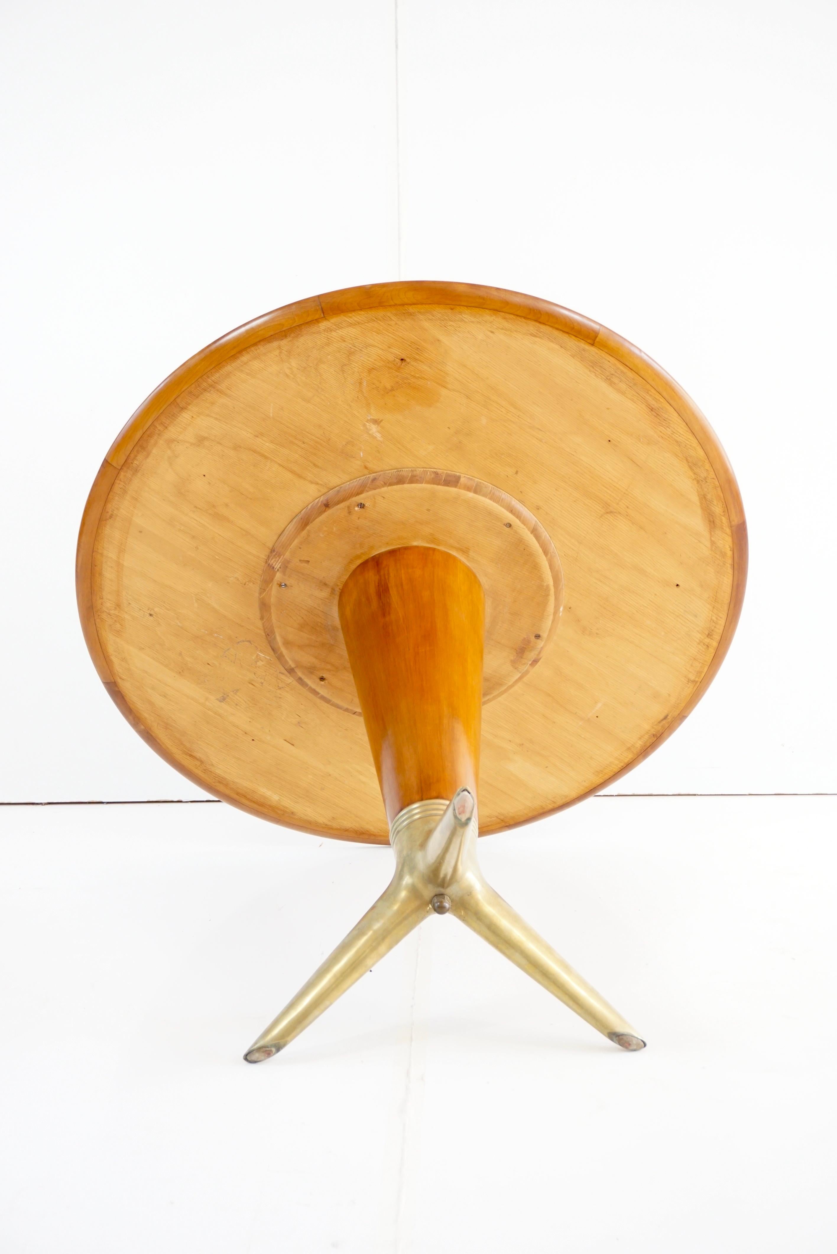Rare Maple and Brass Round Center Table by I.S.A. Bergamo 1950 For Sale 9