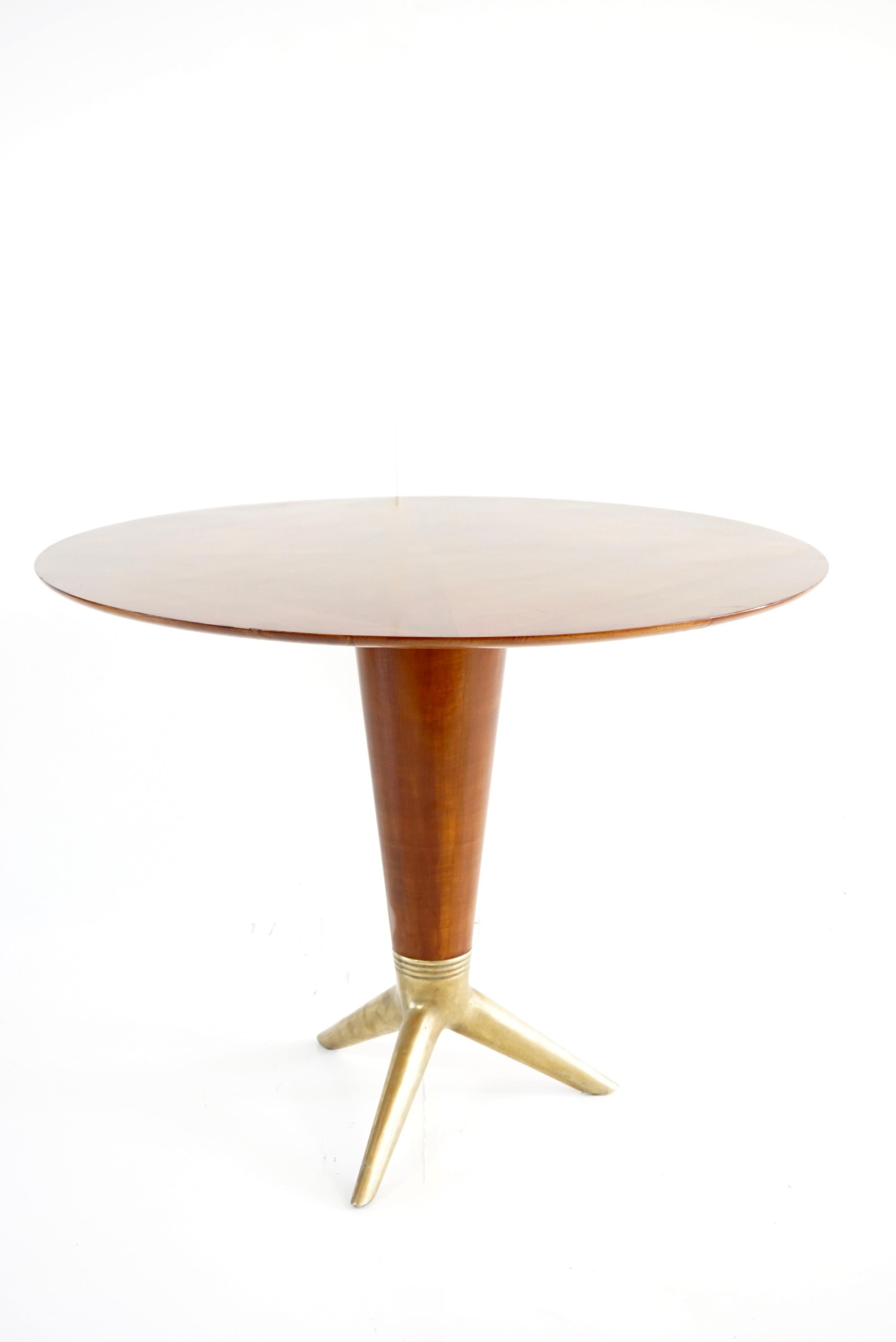 Mid-Century Modern Rare Maple and Brass Round Center Table by I.S.A. Bergamo 1950 For Sale