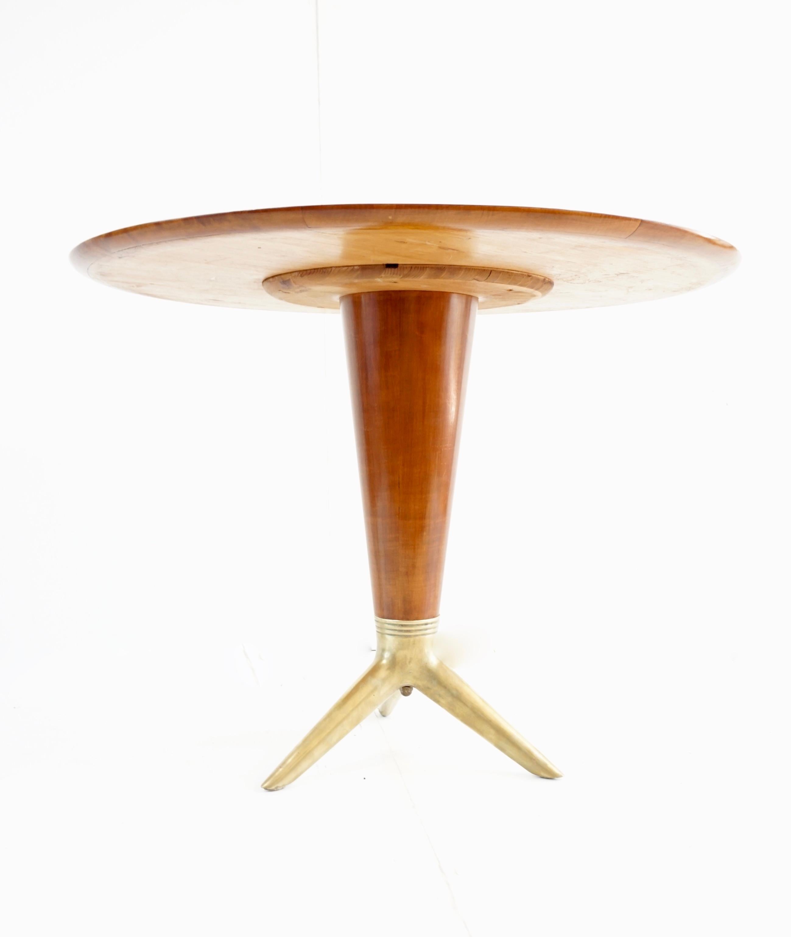 Rare Maple and Brass Round Center Table by I.S.A. Bergamo 1950 For Sale 3
