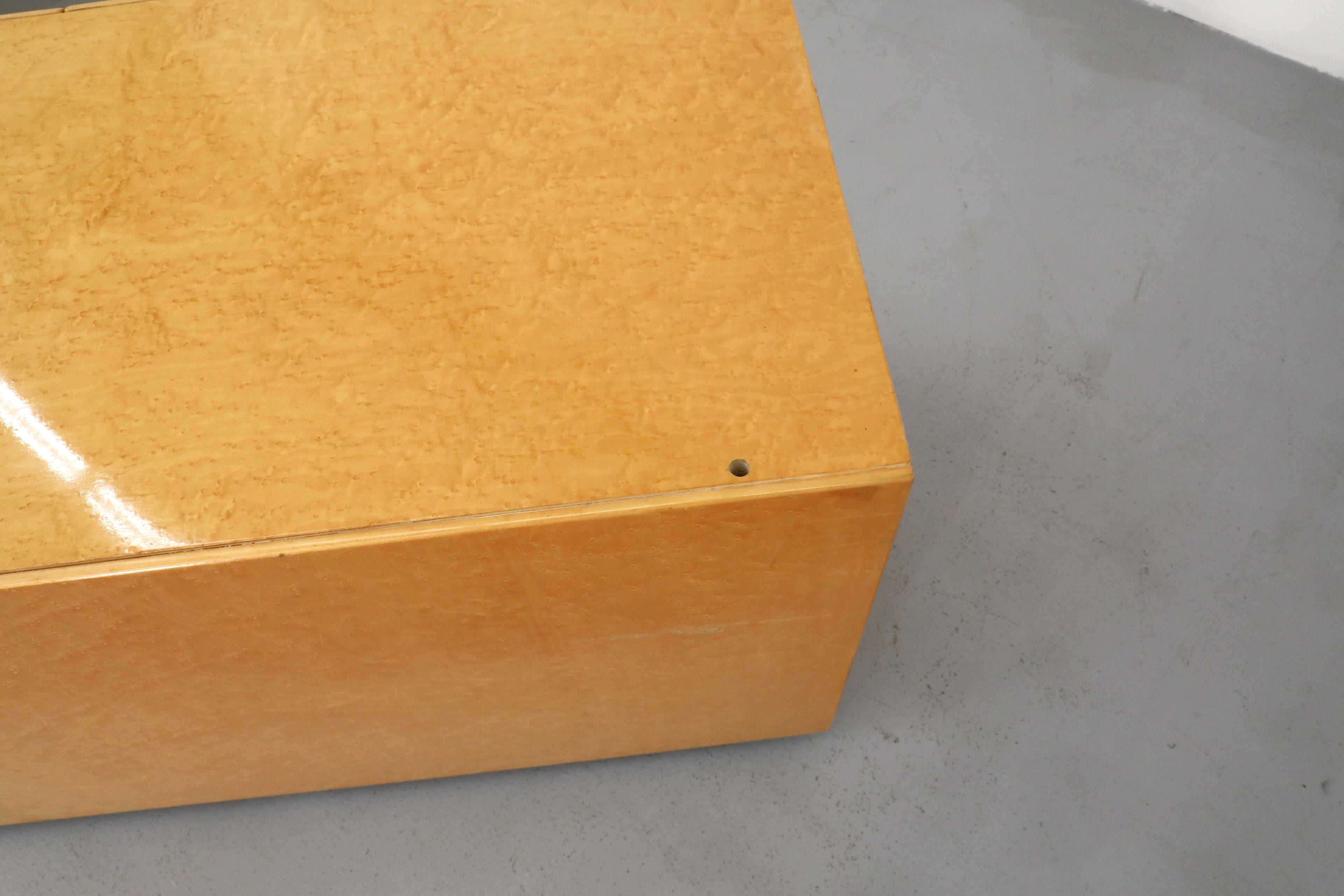 Rare Maple Desk with Return by Giovanni Offredi for Saporiti, 1970's For Sale 8