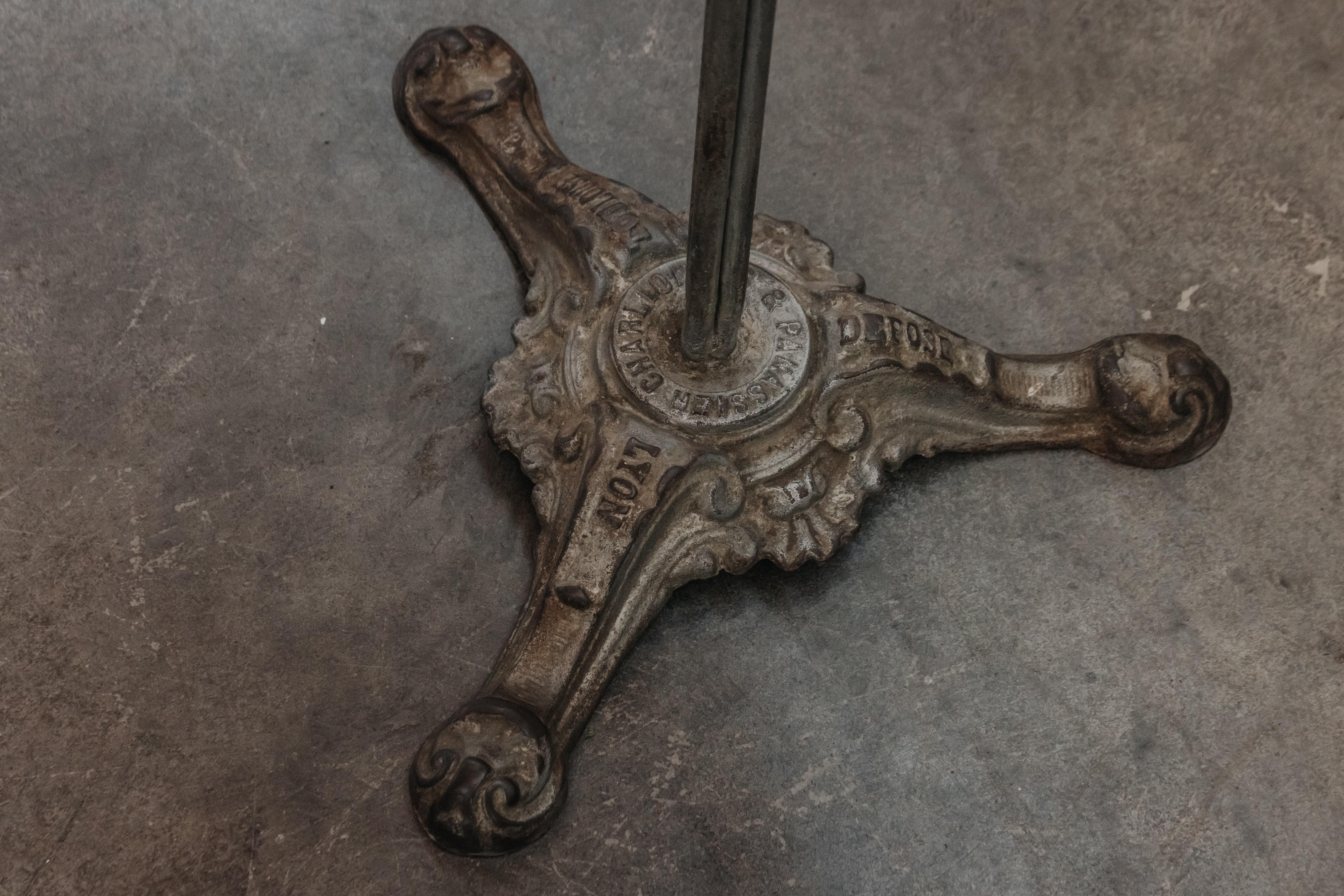Européen Rare table d'appoint en marbre de France, vers 1950 en vente