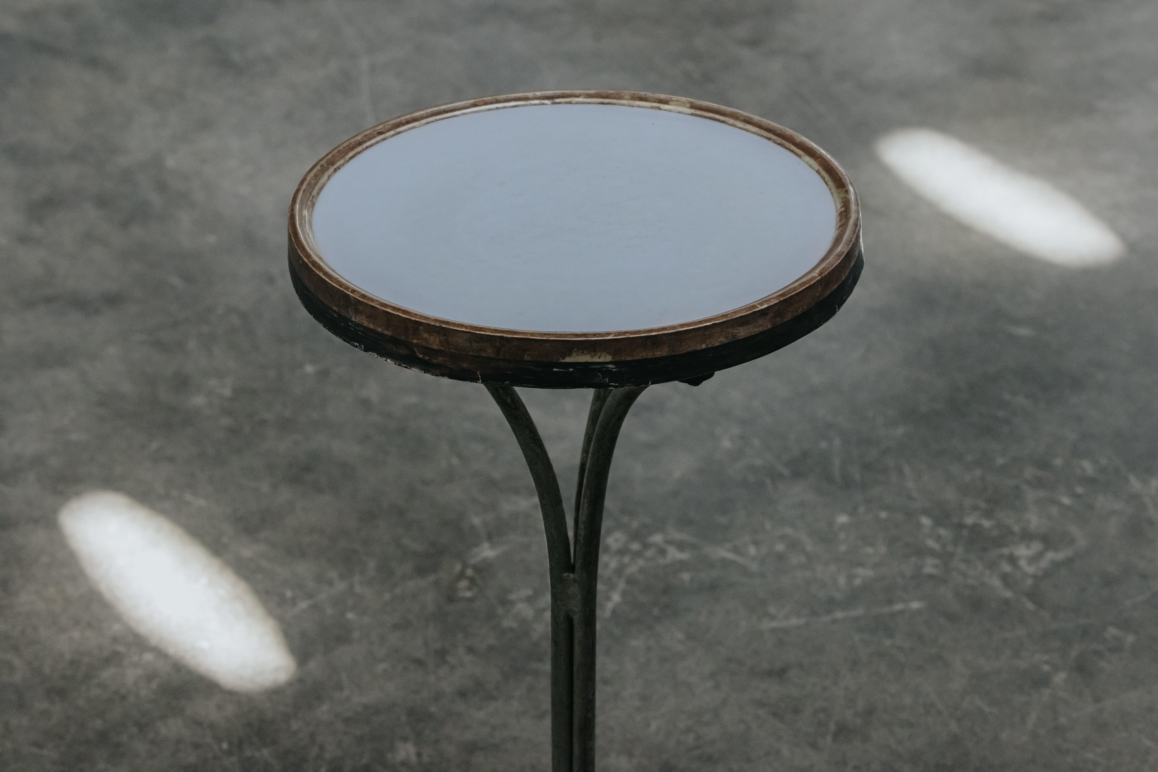 Milieu du XXe siècle Rare table d'appoint en marbre de France, vers 1950 en vente