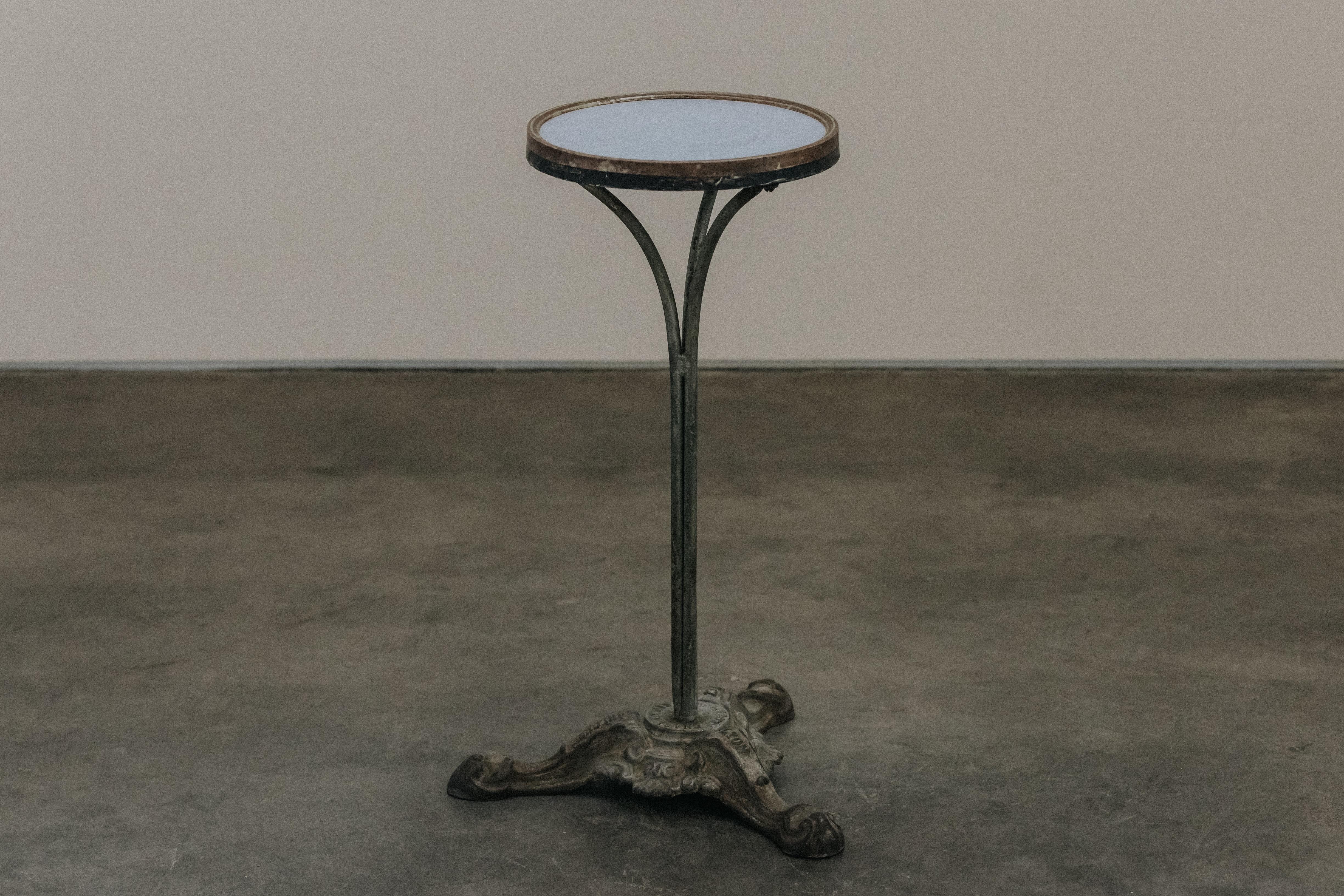 Fer Rare table d'appoint en marbre de France, vers 1950 en vente