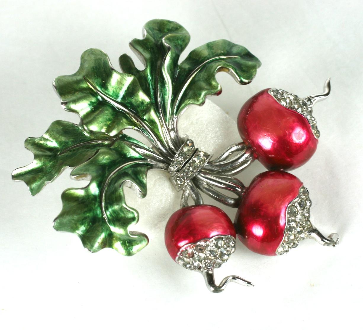 Art déco Marcel Boucher Broche rare en forme de radis en émail en vente