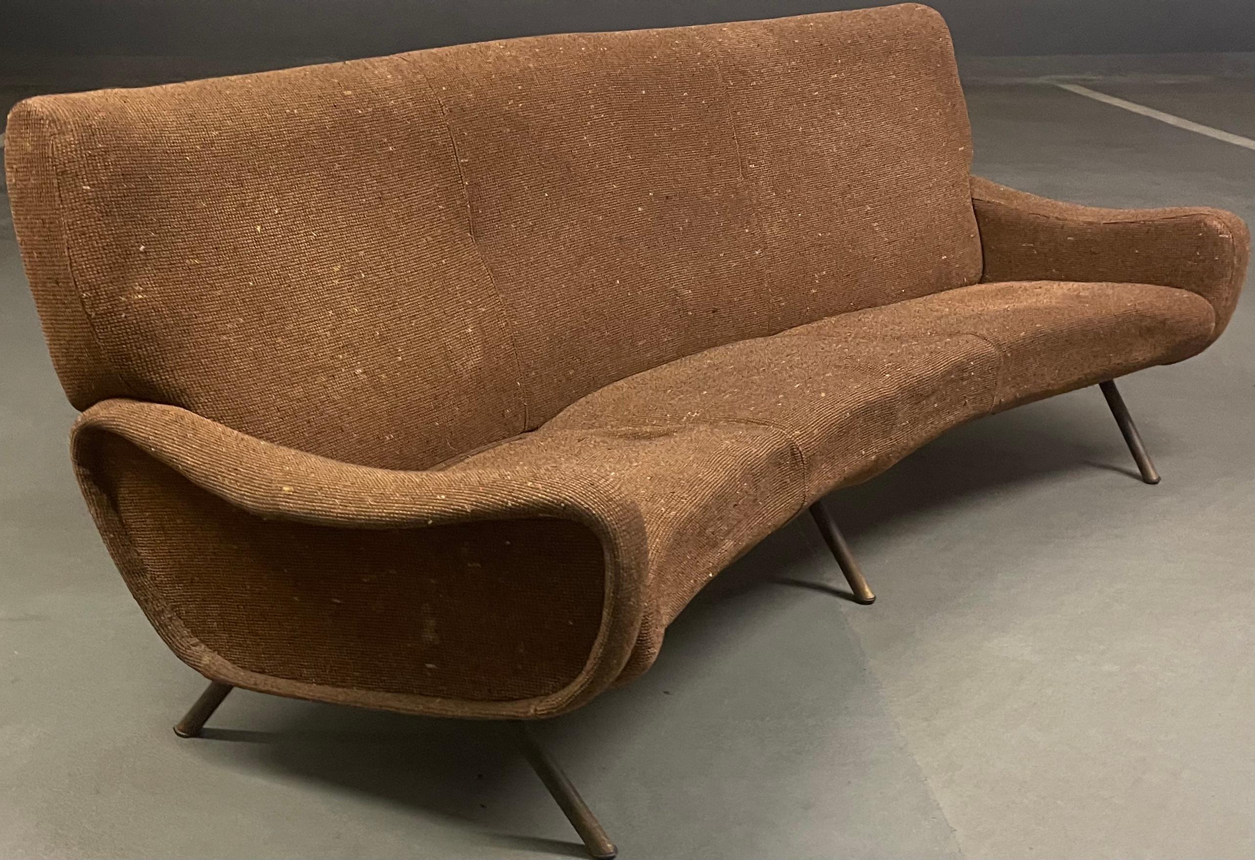 rare marco zanuso lady sofa by arflex In Distressed Condition For Sale In Munich, DE