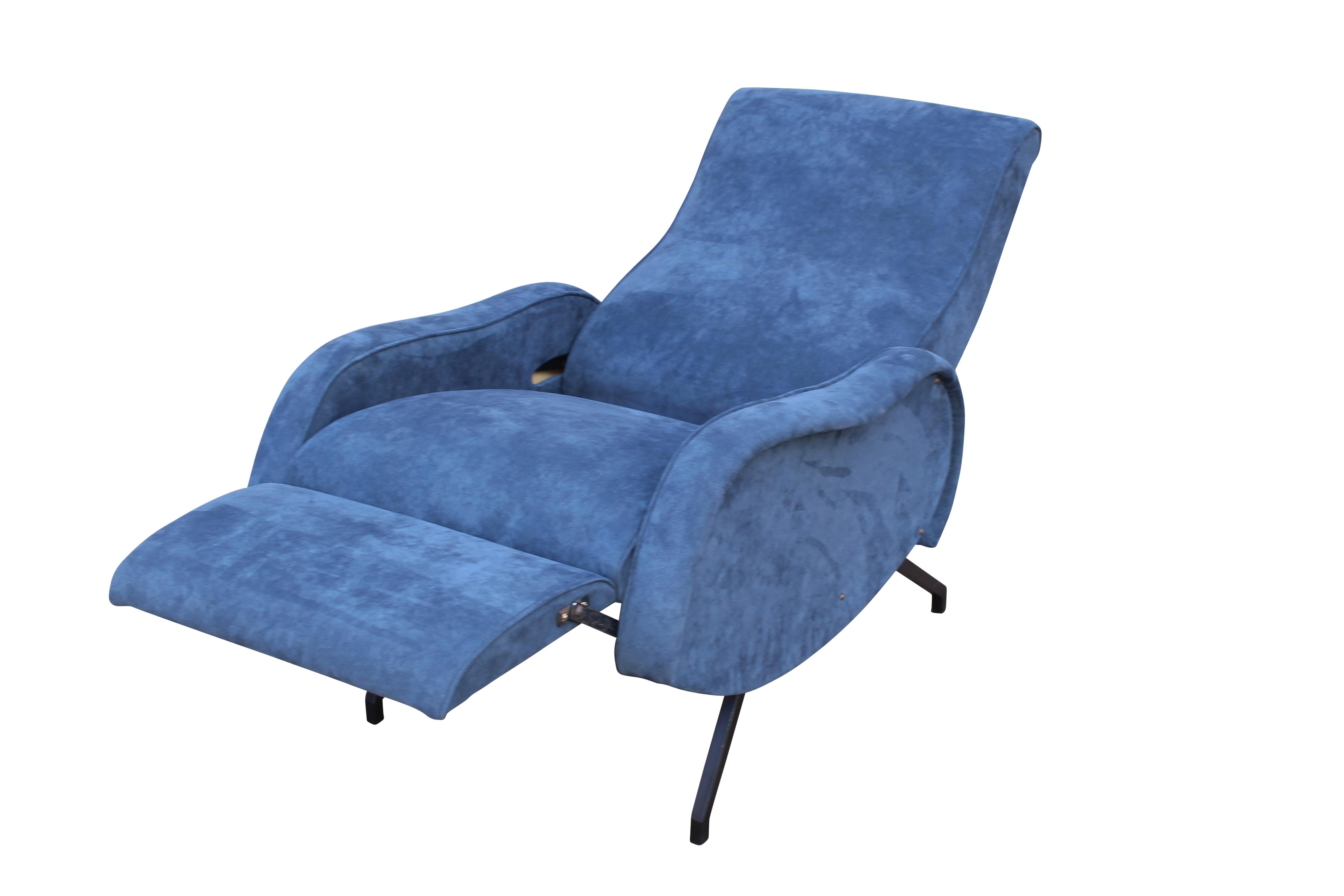 A beautiful 1950s Italian reclining armchair attributed to Marco Zanuso in a high quality deep blue Alcantara upholstery.
 
The chair sits on metal legs and smoothly reclines when you lean back into the chair, one of the most comfortable chairs