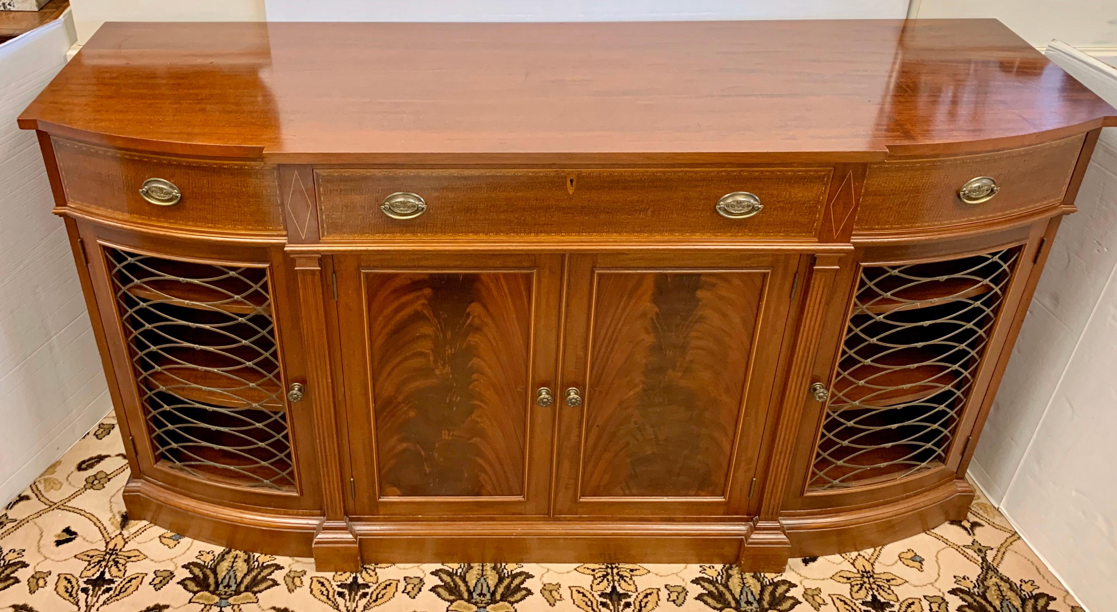 Rare American Federal Handcrafted Margolis Mahogany Sideboard Credenza In Good Condition In West Hartford, CT