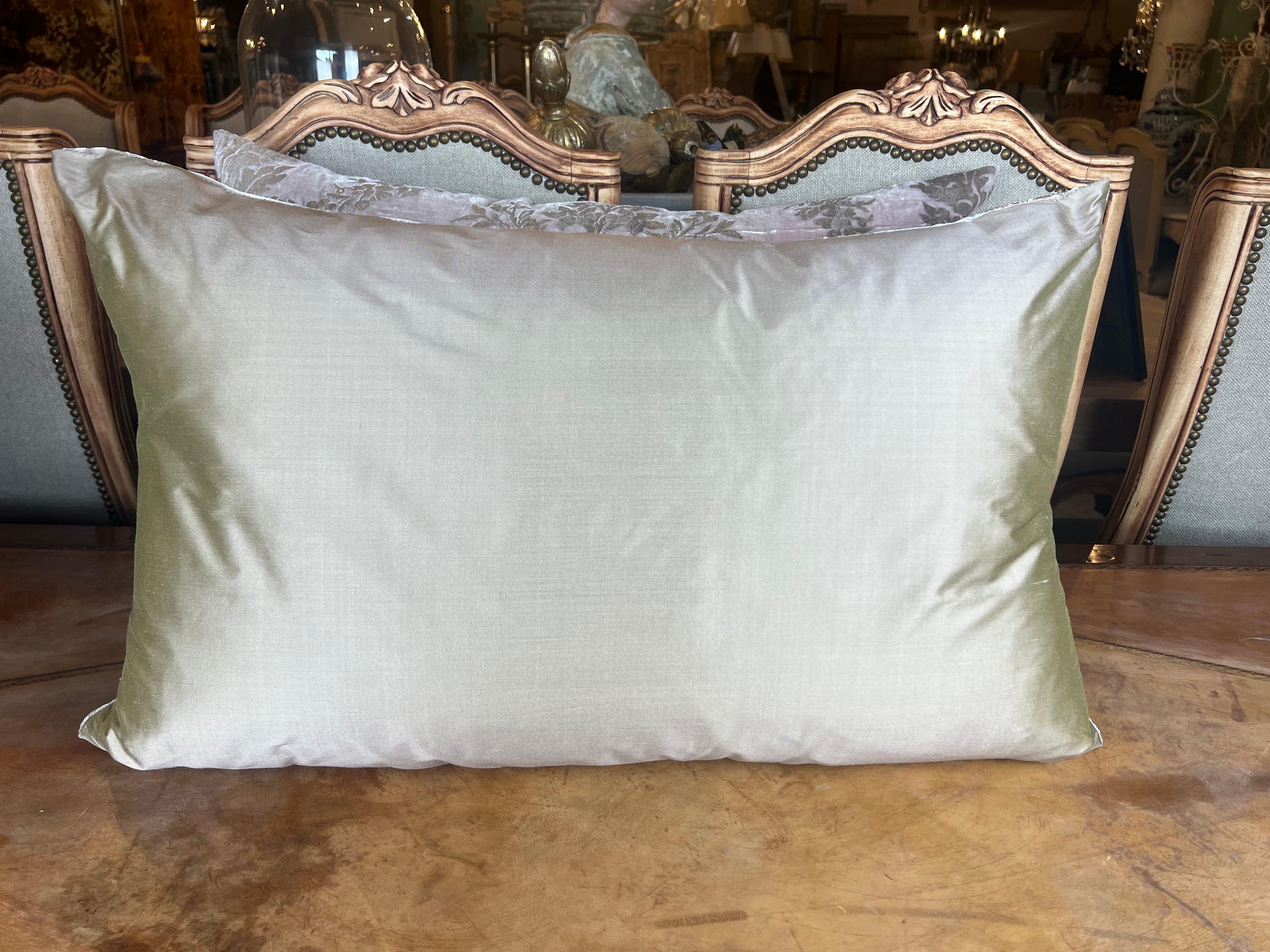 Rare Mariano Fortuny Gold Metallic Printed Velvet Pillows In Good Condition In Los Angeles, CA