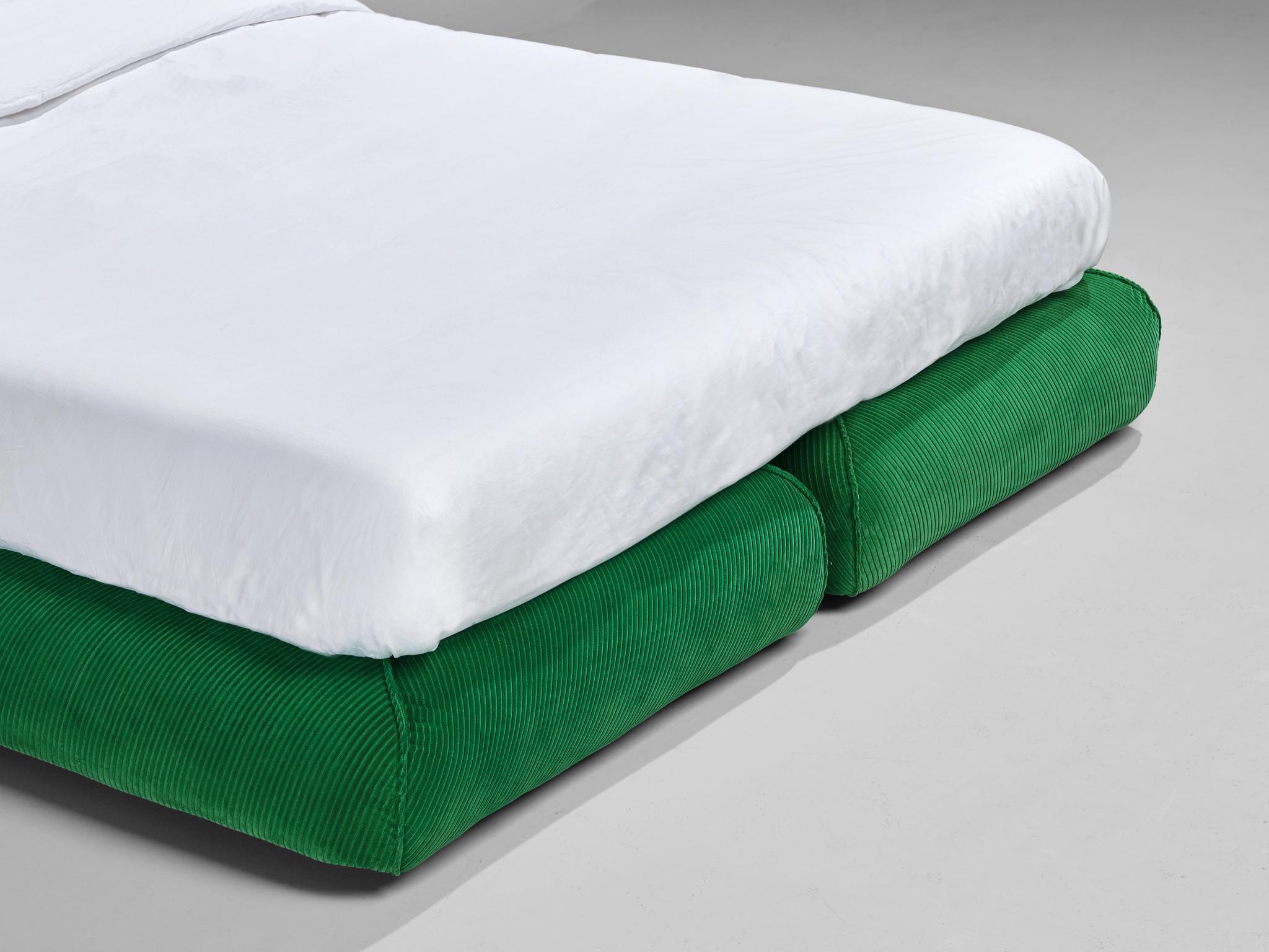 Rare Mario Bellini for Cassina 'Le Mura' Double Bed in Green Upholstery For Sale 1