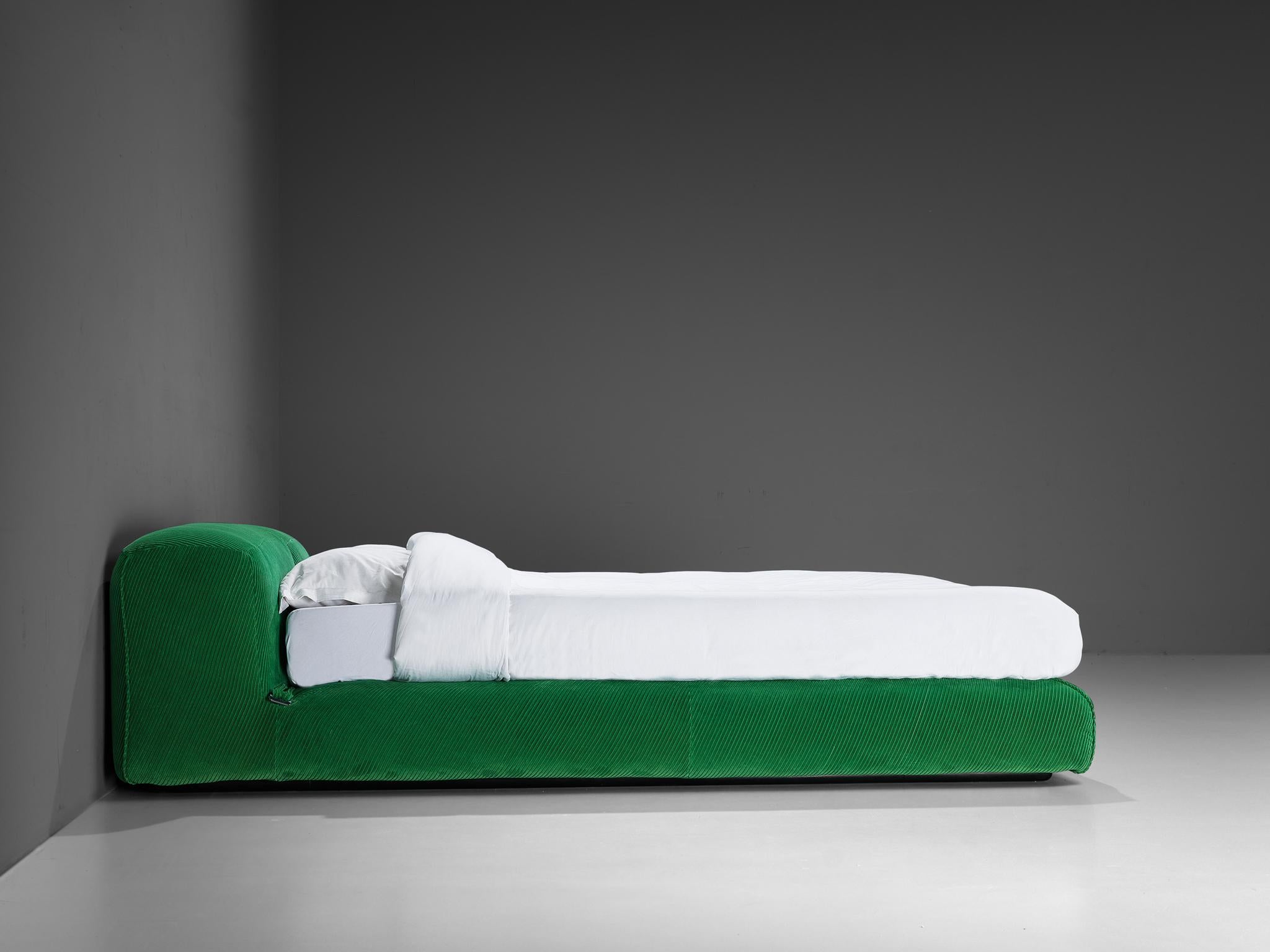 Rare Mario Bellini for Cassina 'Le Mura' Double Bed in Green Upholstery For Sale 2