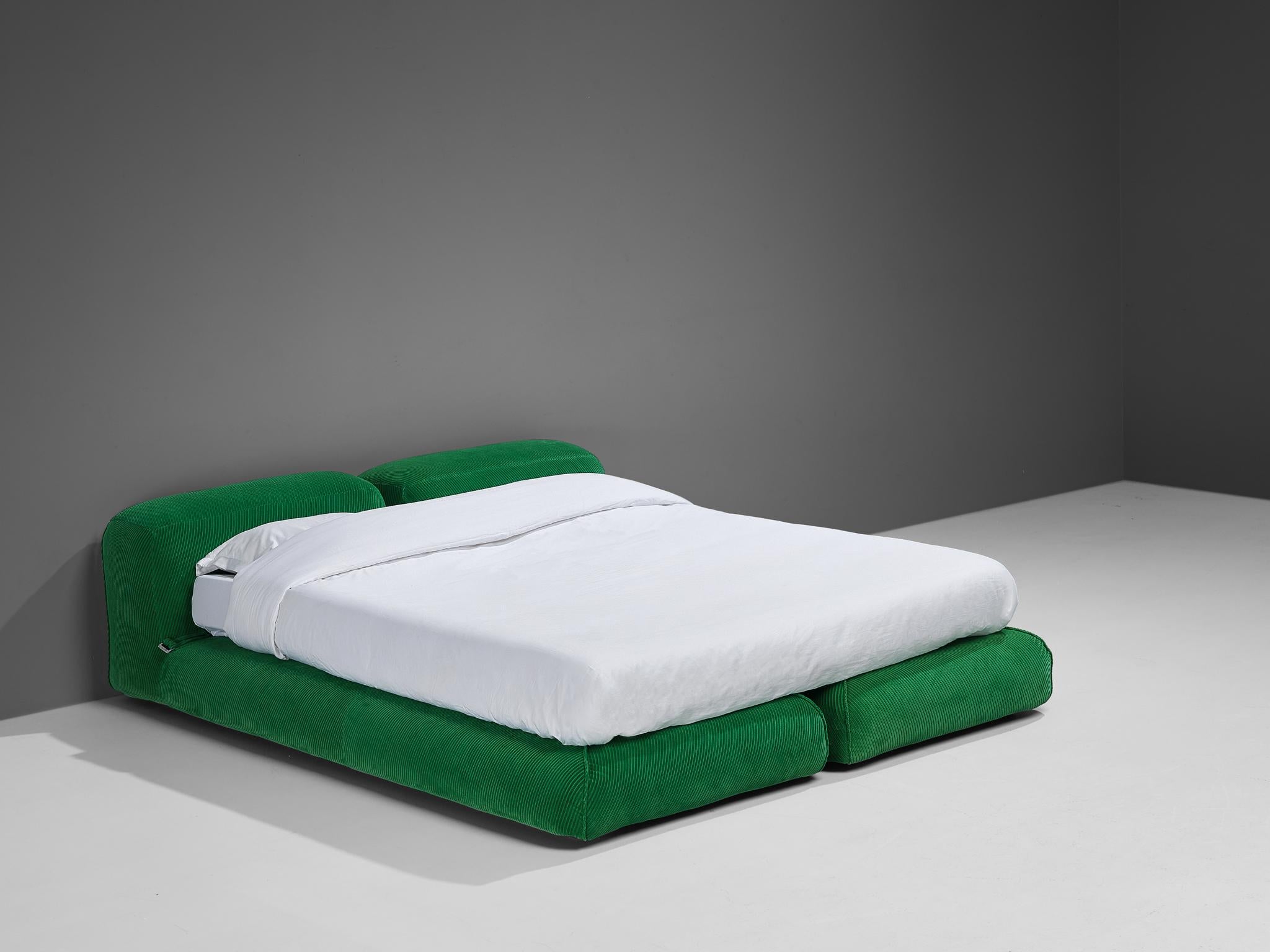Post-Modern Rare Mario Bellini for Cassina 'Le Mura' Double Bed in Green Upholstery For Sale