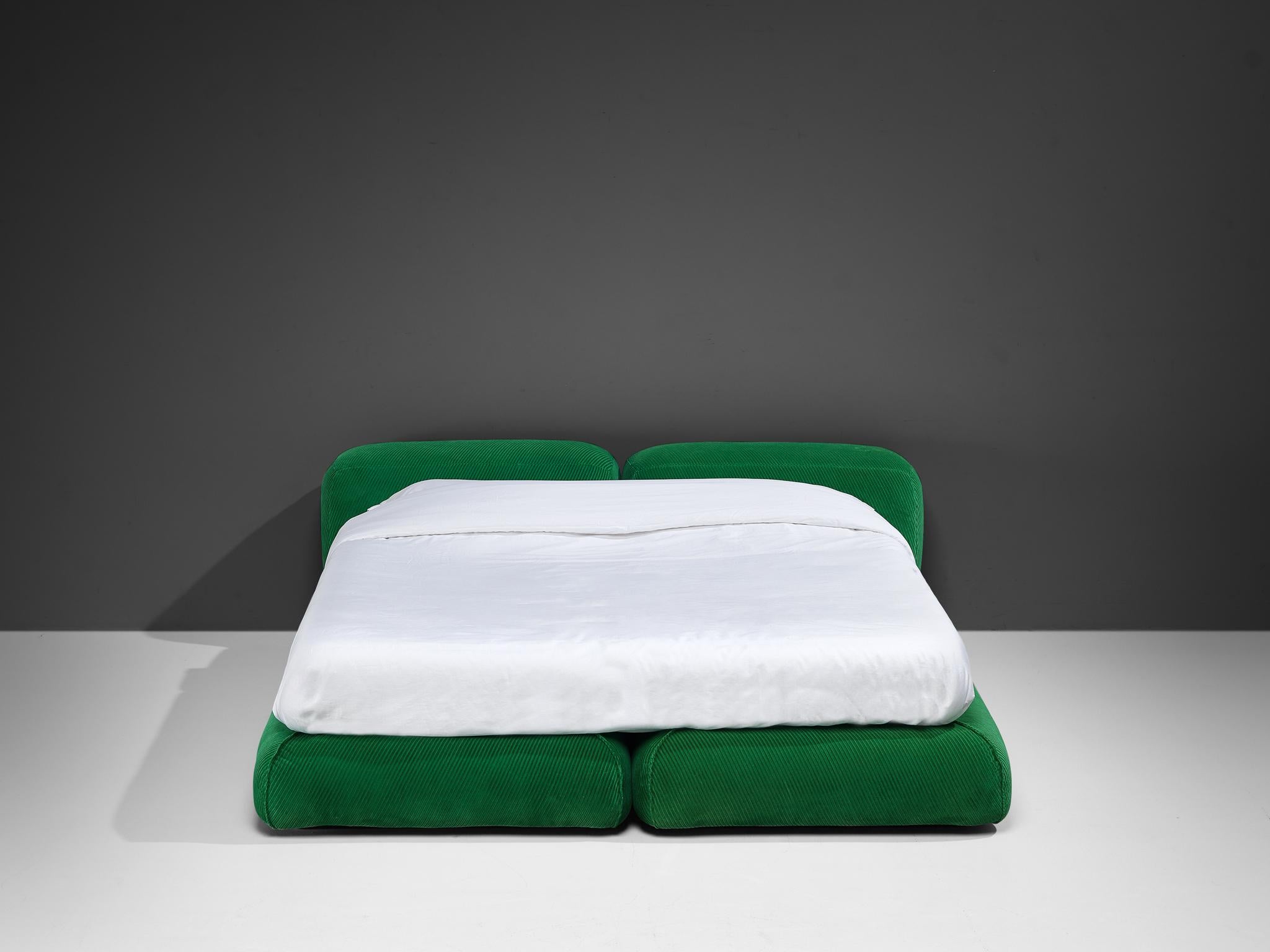 Italian Rare Mario Bellini for Cassina 'Le Mura' Double Bed in Green Upholstery For Sale