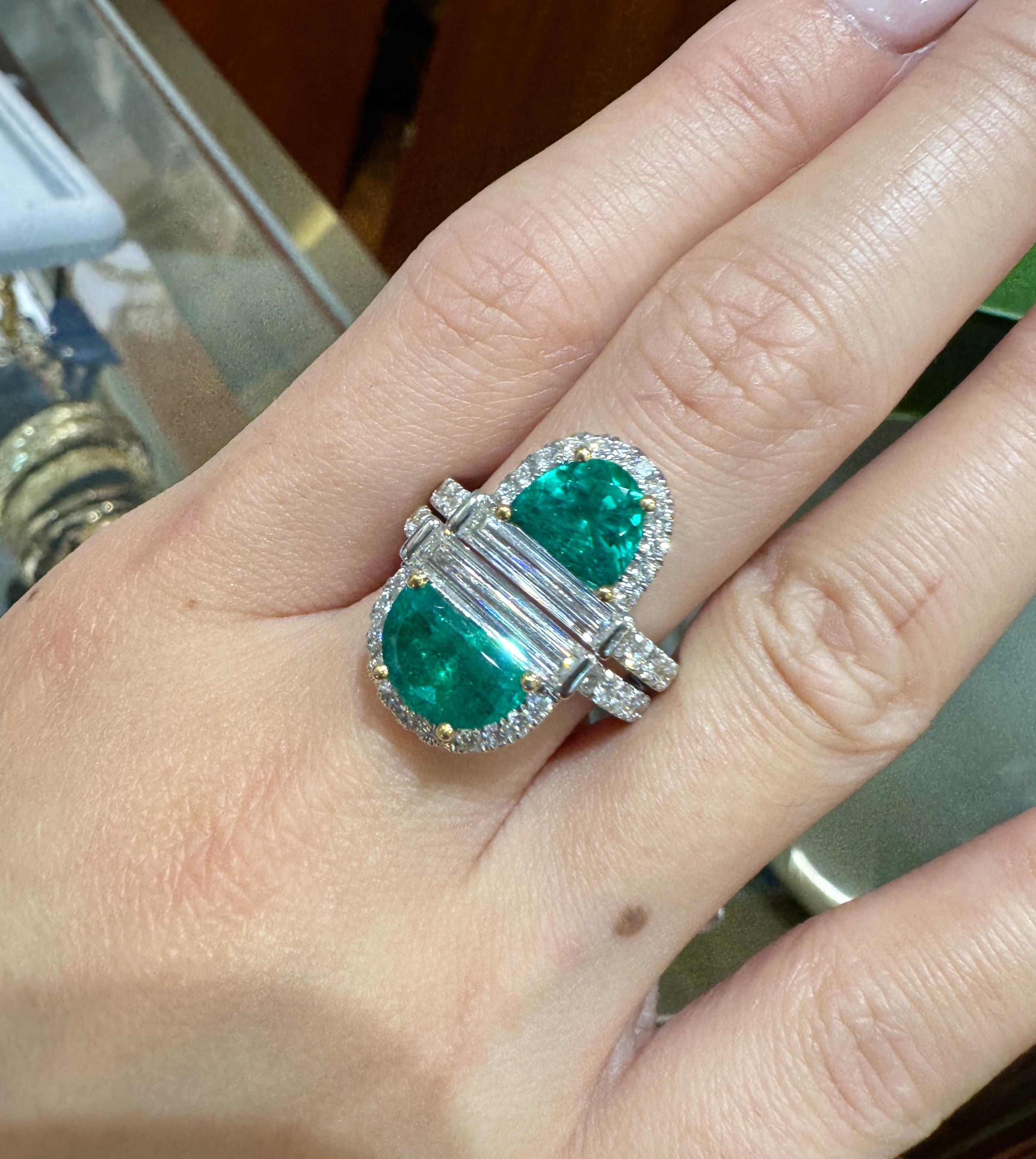 Rare Mariposa Vivid Green Muzo Old Mine Colombian Emerald and Diamond Stack Ring In New Condition For Sale In Miami, FL