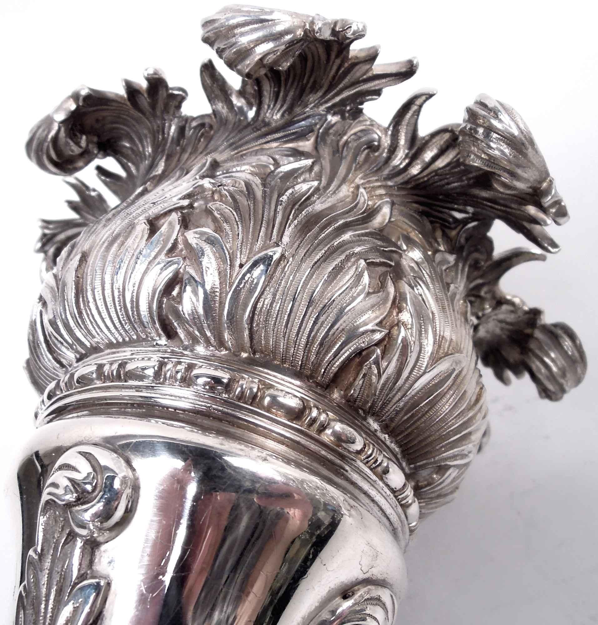 Seltenes marktfrisches Paar Tiffany-Chrysanthemen-Kandelaber mit 9 Lichtern im Angebot 3