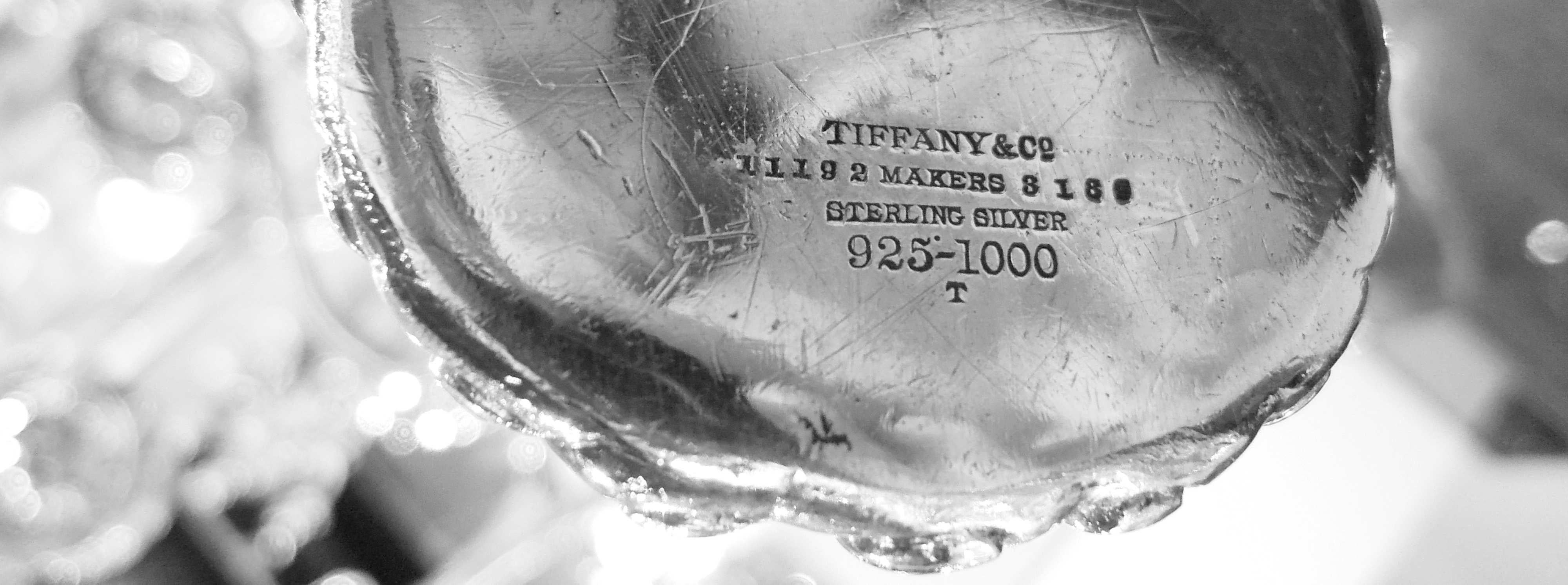Seltenes marktfrisches Paar Tiffany-Chrysanthemen-Kandelaber mit 9 Lichtern im Angebot 9