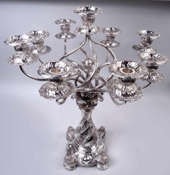 Rara coppia di candelabri a 9 luci Tiffany Chrysanthemum fresca di mercato