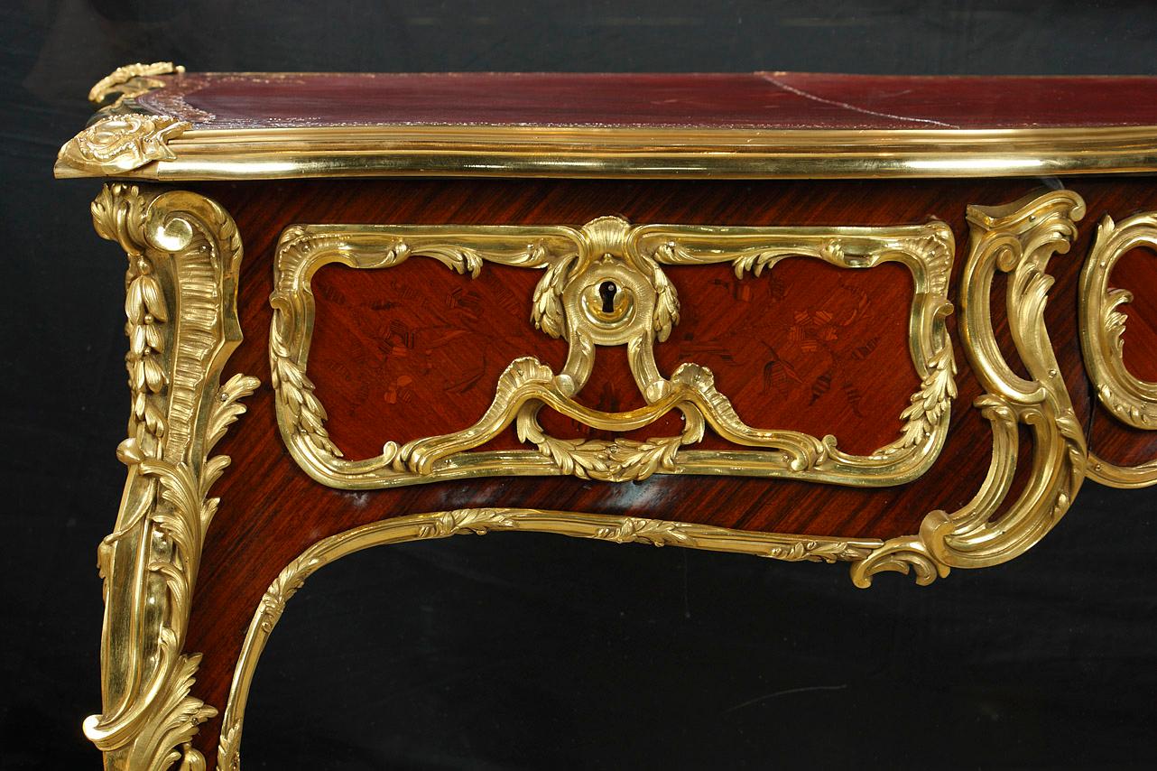 Rare Louis XV Style Bureau Plat, After a Model by J. Dubois, France, Circa 1880 In Good Condition For Sale In PARIS, FR
