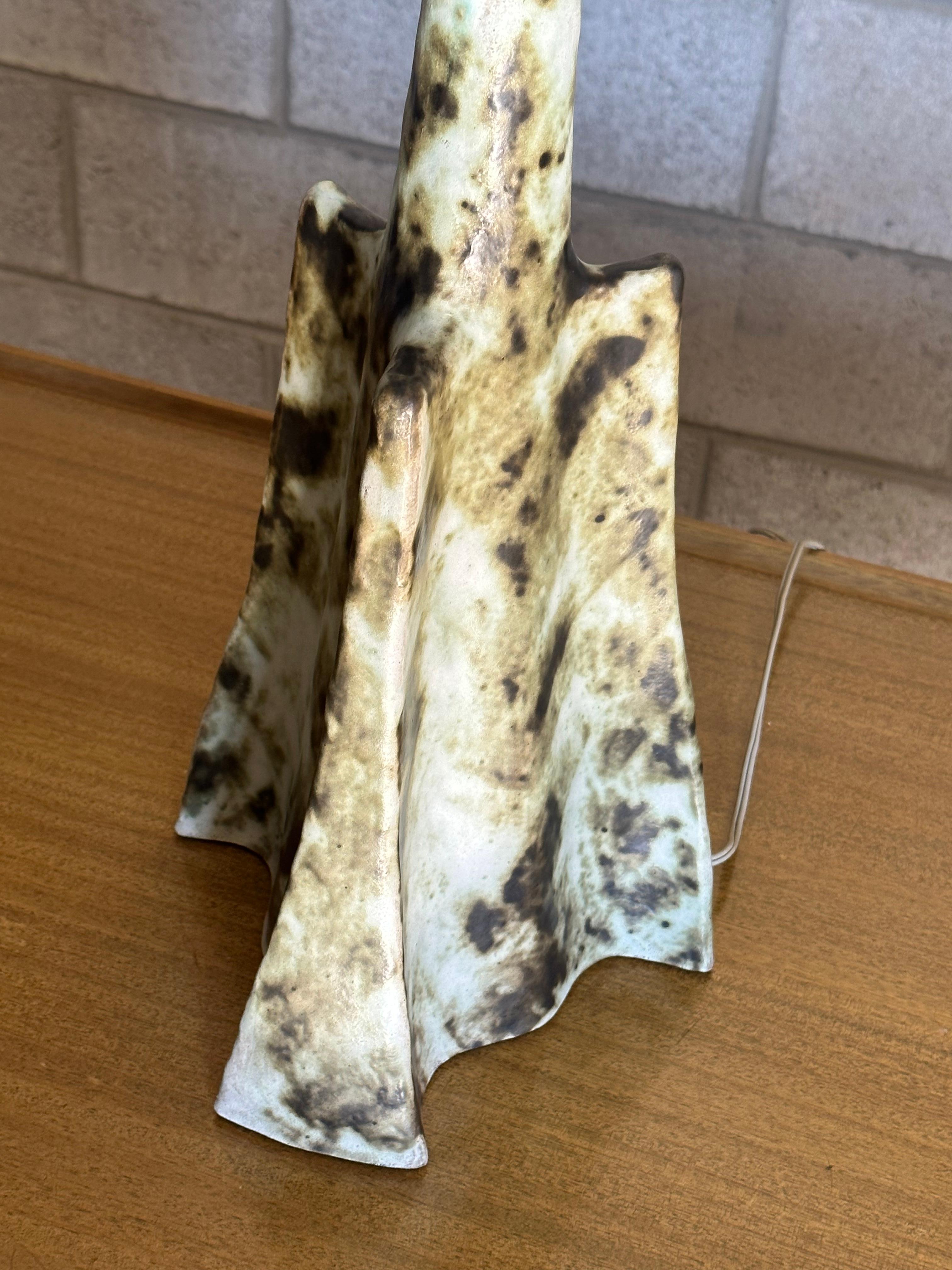 A large and rare lamp by Jane and Gordon Martz for Marshall Studios. This form hardly ever shows up, it is an extremely uncommon shape. It features an almost propellor or agitator like form, with somewhat organic characteristics. Interesting glaze