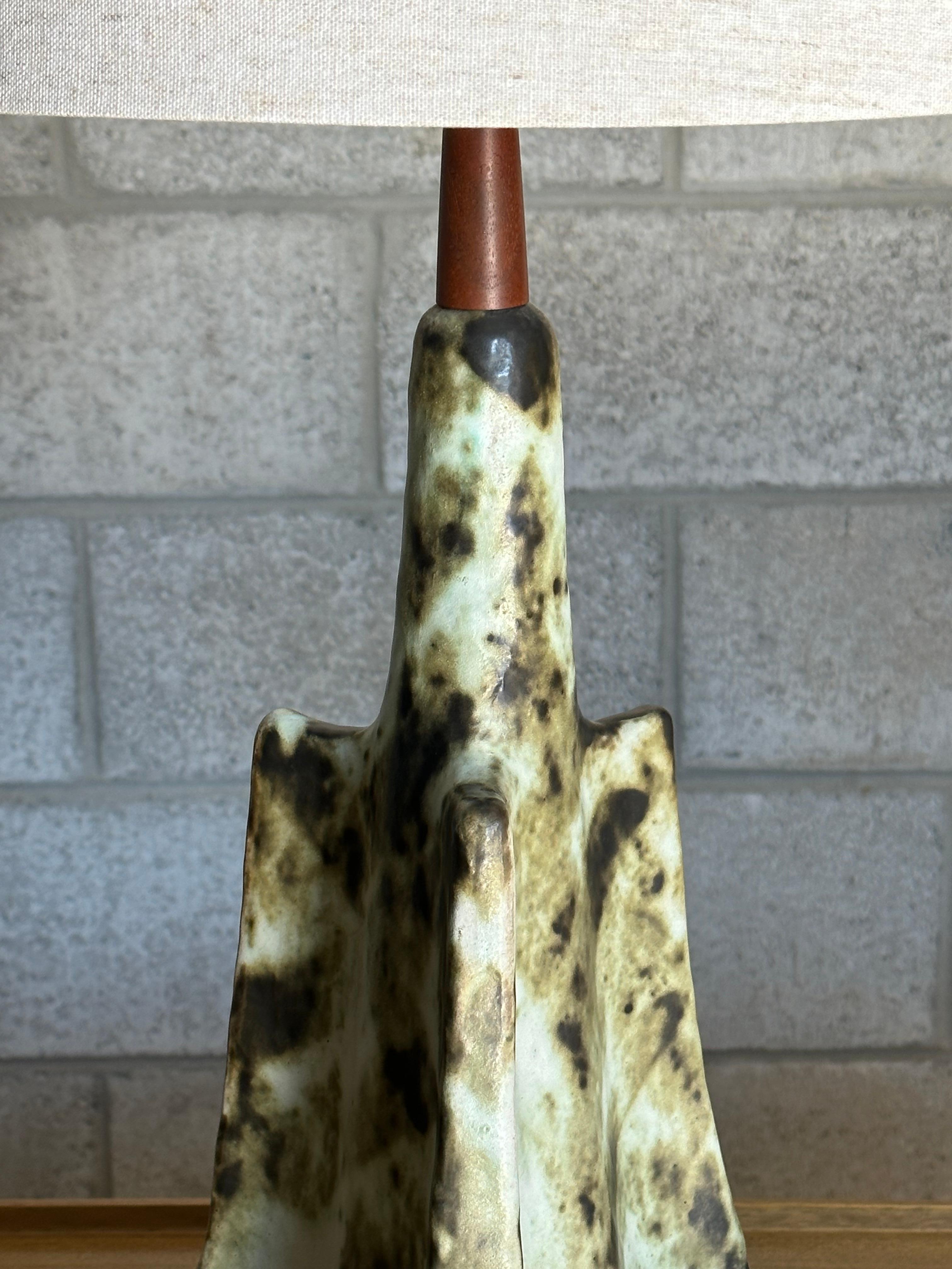 Rare Martz Lamp by Jane and Gordon Martz for Marhsall Studios, Ceramic, Freeform For Sale 1