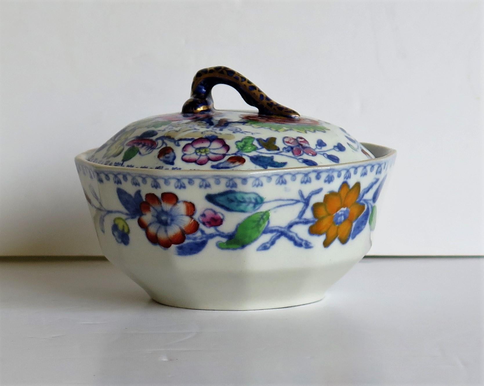 Plato o cuenco con tapa de Mason's Ironstone con dibujo de pájaro volador, hacia 1890 siglo XIX en venta