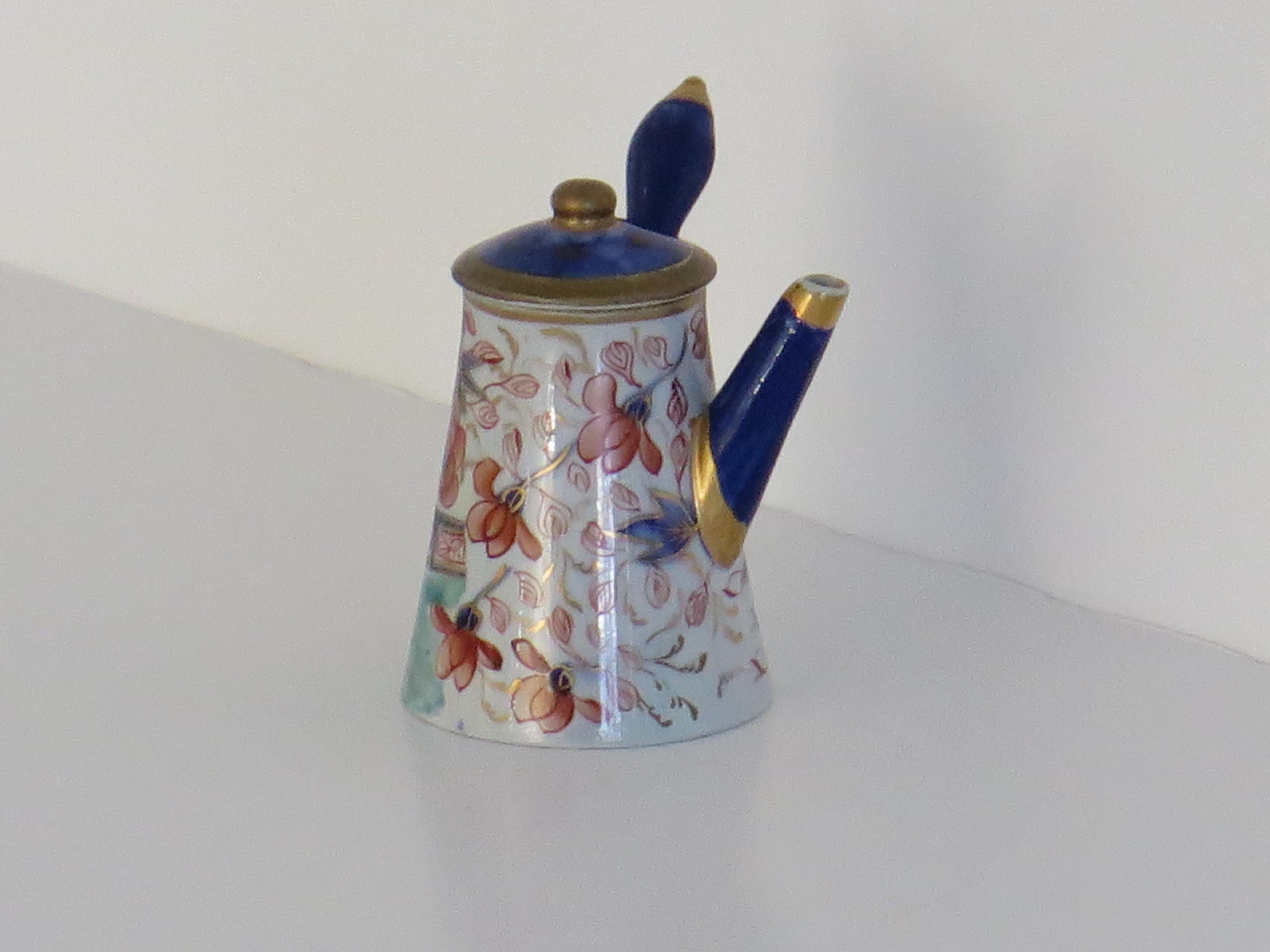 19th Century Rare Mason's Ironstone Miniature Coffee Pot in Gold Rose Japan pattern, Ca 1820 For Sale