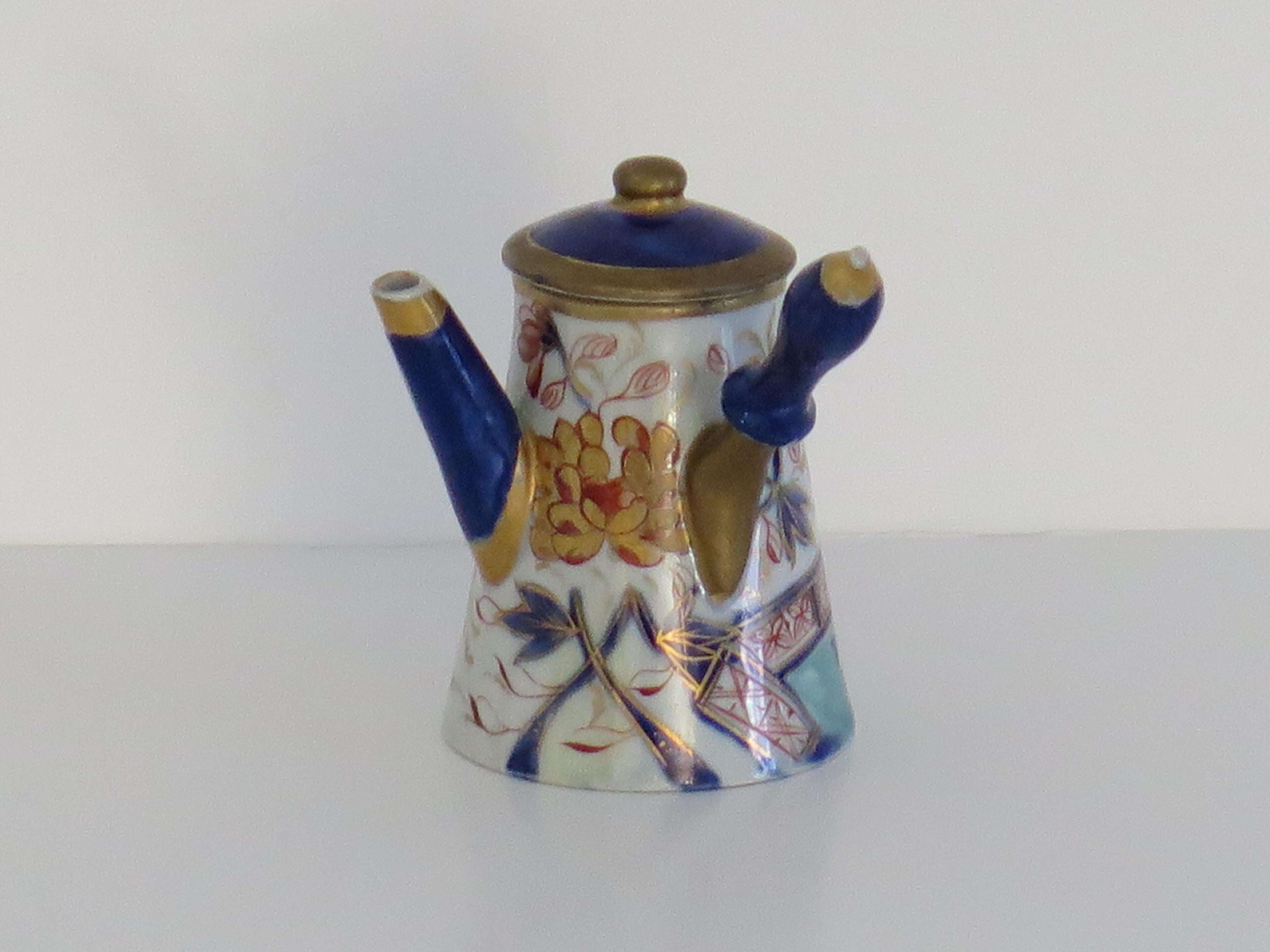 Rare Mason's Ironstone Miniature Coffee Pot in Gold Rose Japan pattern, Ca 1820 For Sale 2