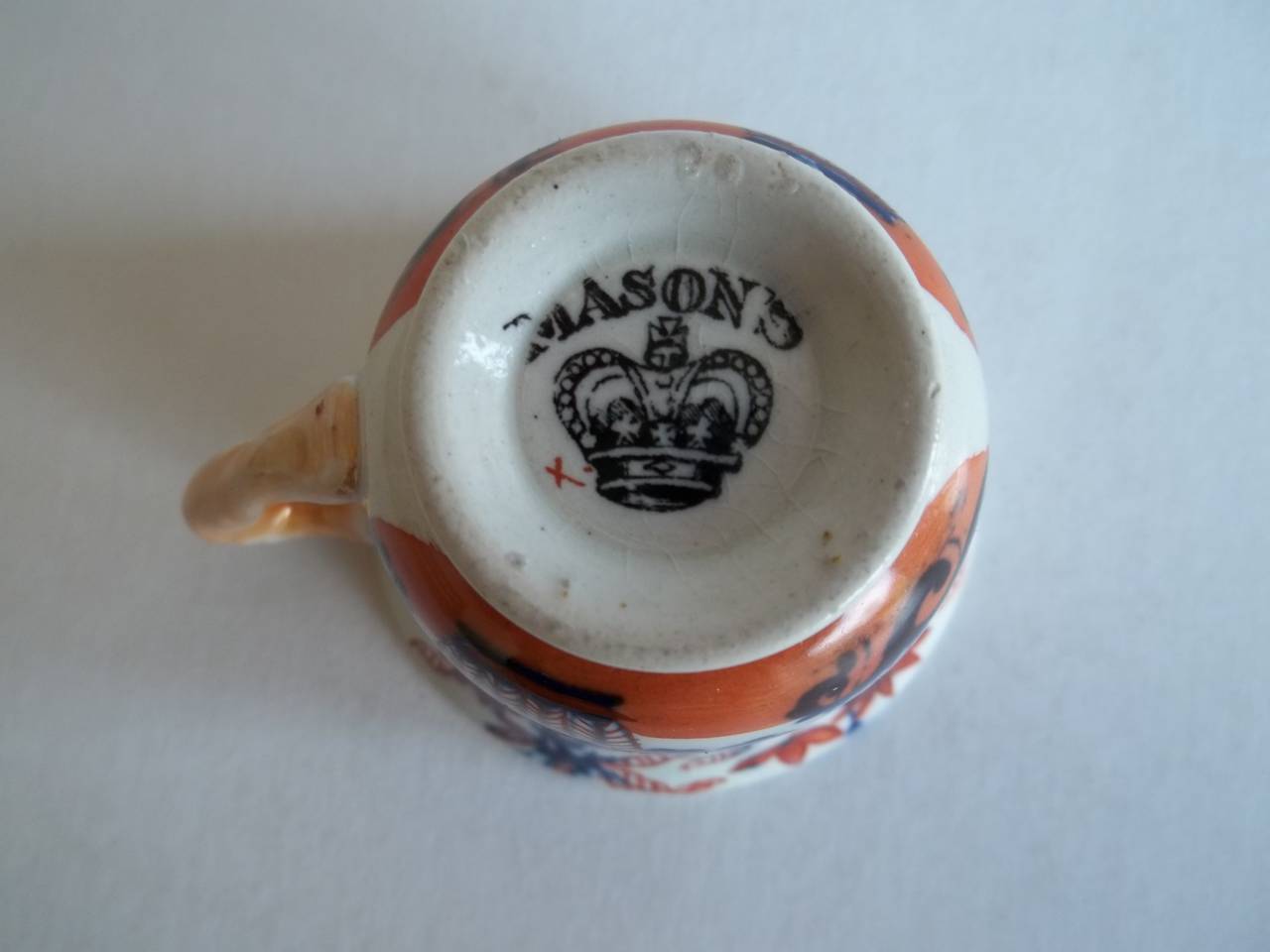 Rara taza en miniatura de Mason's Ironstone con diseño de cesta japonesa, hacia 1825 en venta 1