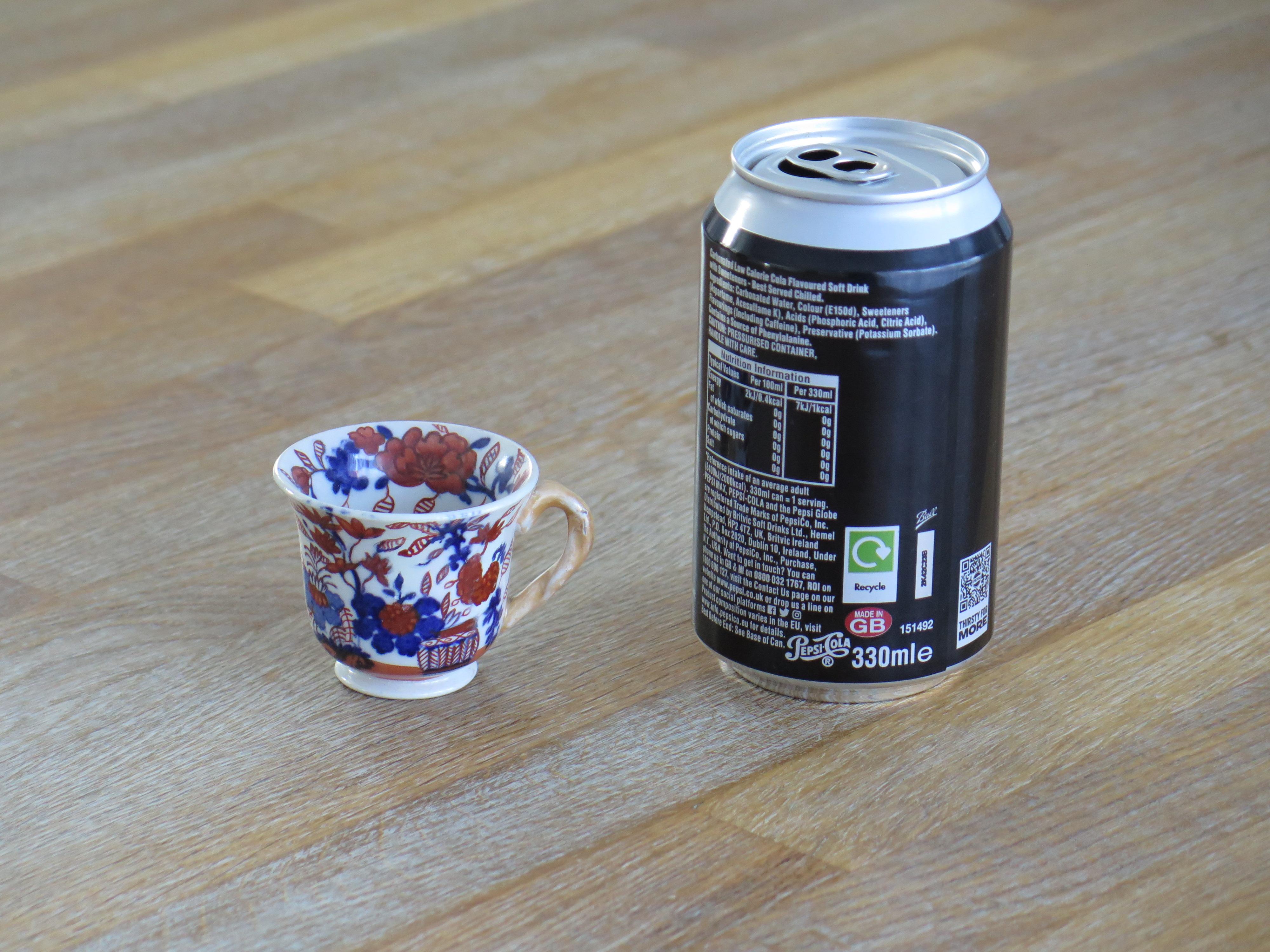 Rara taza en miniatura de Mason's Ironstone con diseño de cesta japonesa, hacia 1825 en venta 3