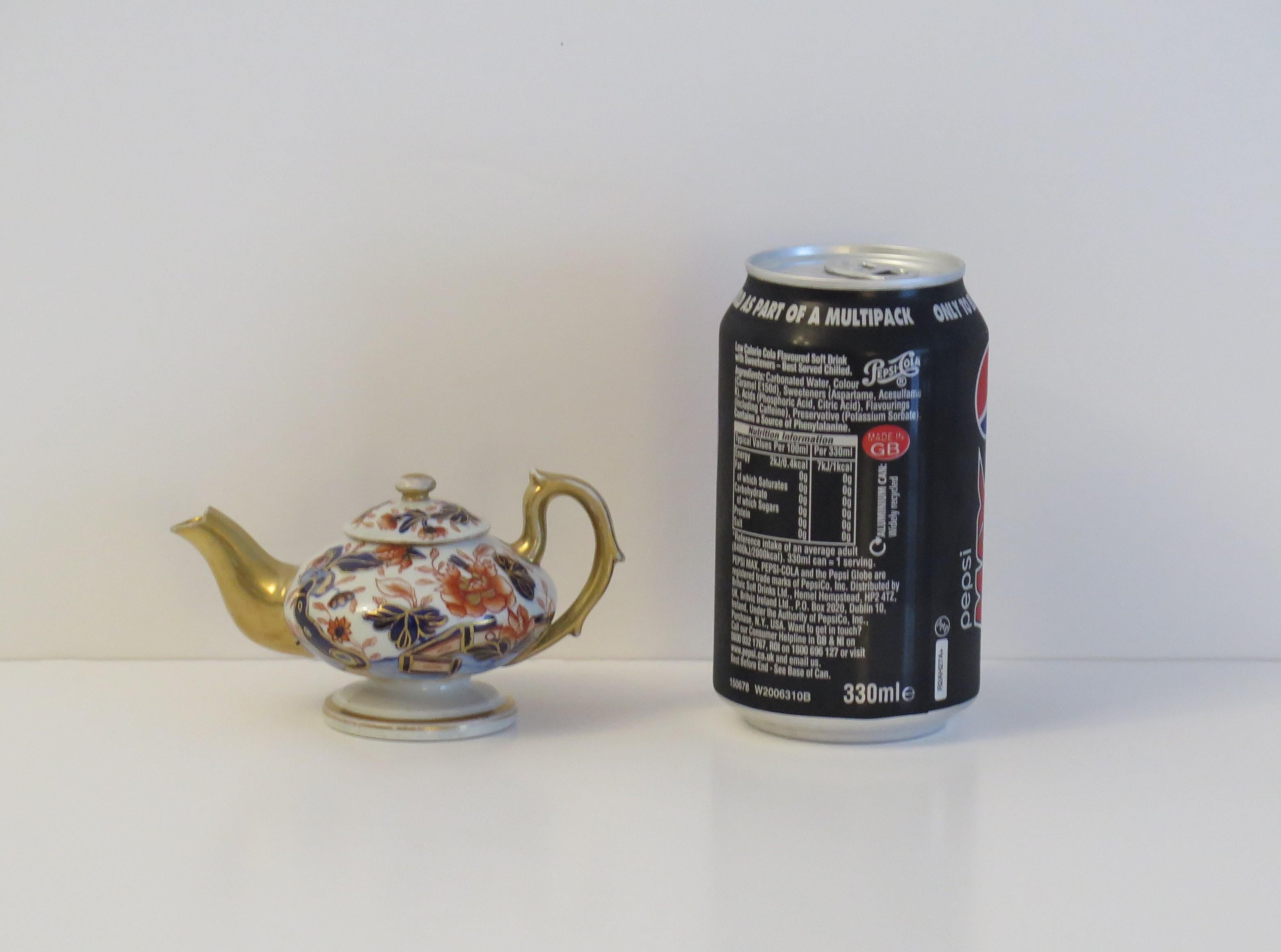 Seltene Mason's Ironstone-Miniatur-Teekanne mit Fayence-Japanischem Muster, um 1820 im Angebot 5