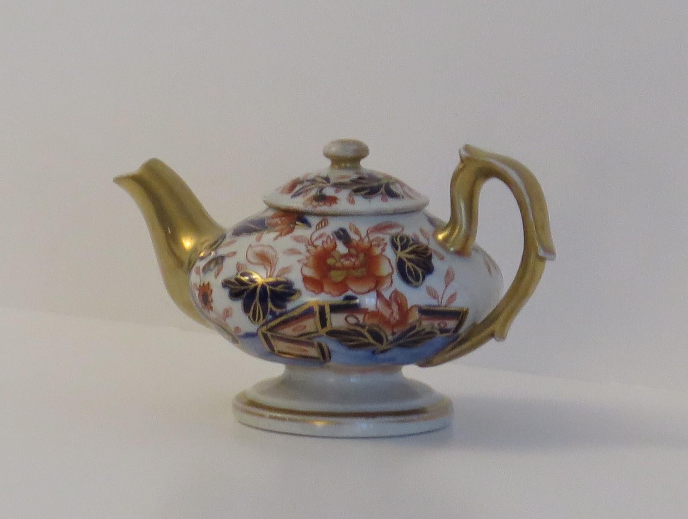 Seltene Mason's Ironstone-Miniatur-Teekanne mit Fayence-Japanischem Muster, um 1820 (Georgian) im Angebot
