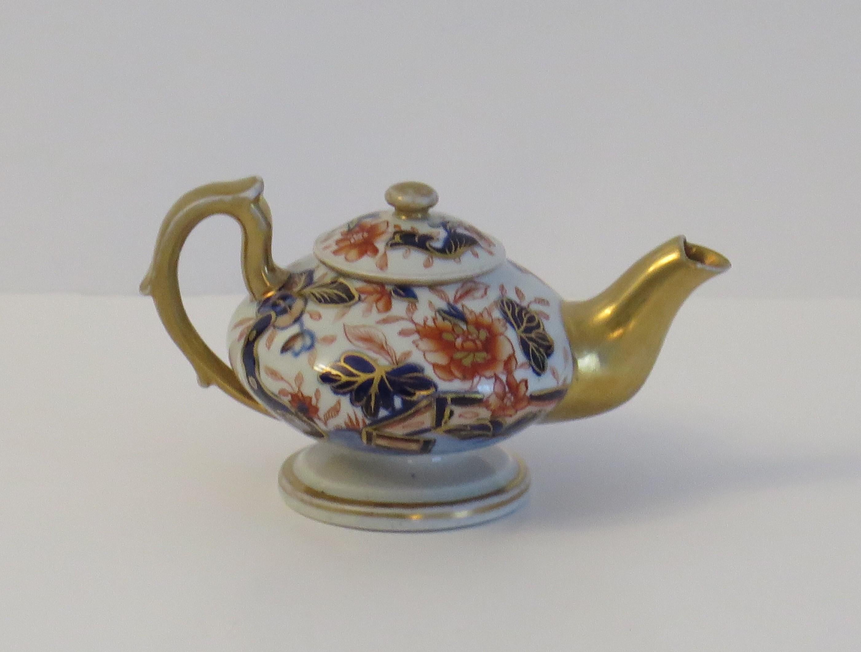 Hand-Painted Rare Mason's Ironstone Miniature Teapot in Fence Japan Pattern, circa 1820 For Sale