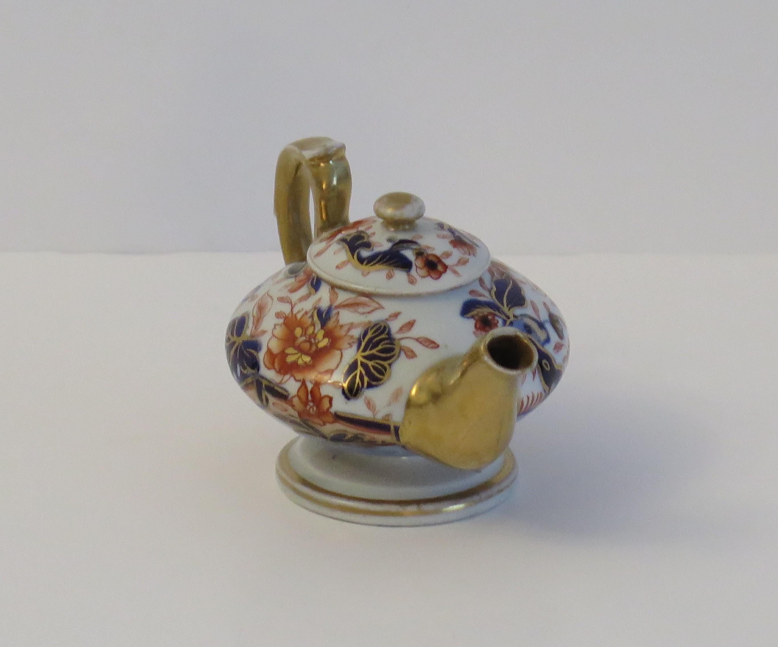 Seltene Mason's Ironstone-Miniatur-Teekanne mit Fayence-Japanischem Muster, um 1820 (Eisenstein) im Angebot