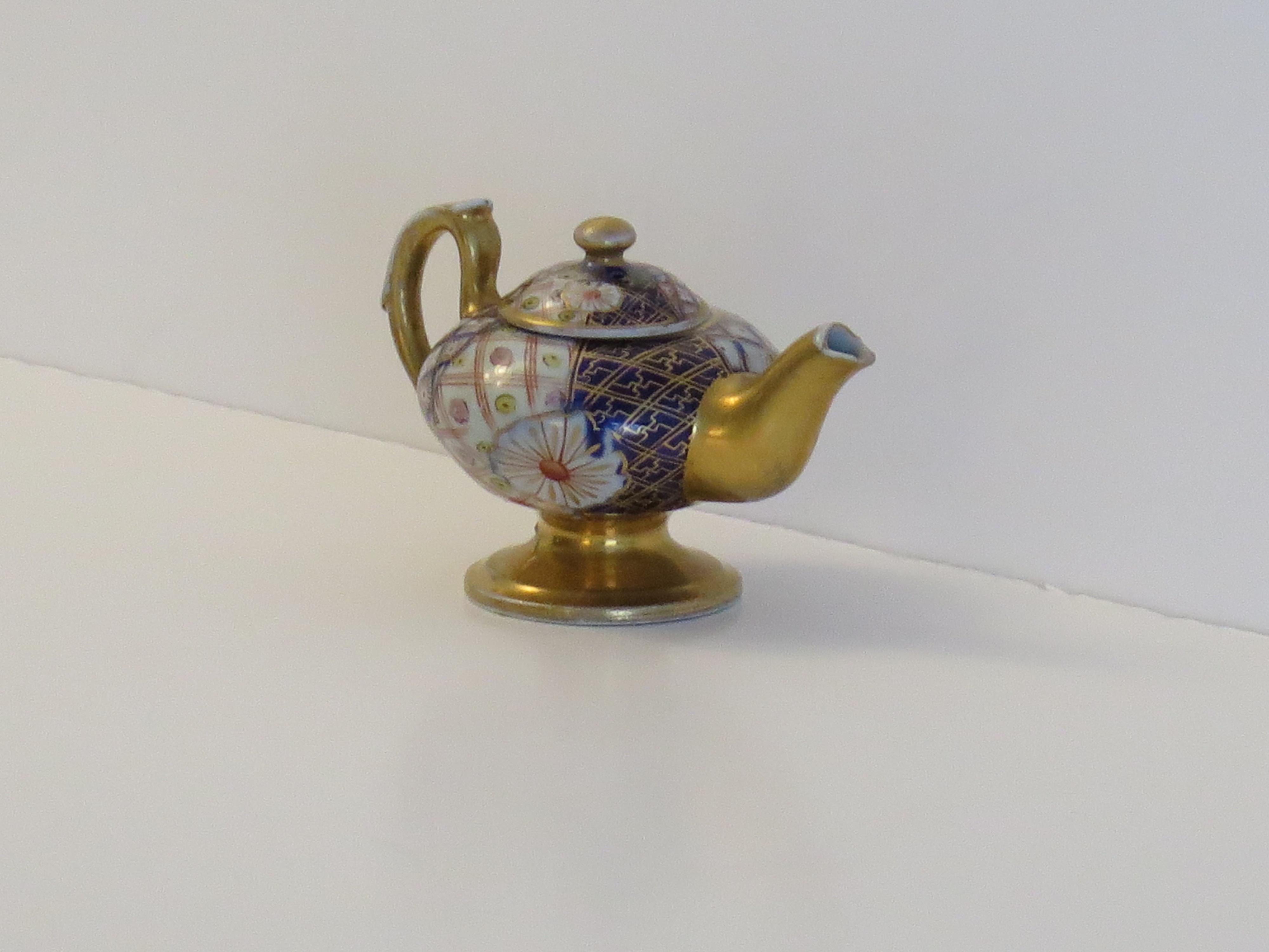 Rare Mason's Ironstone Miniature Teapot in Plaid Japan rare Pattern, circa 1820 For Sale 4