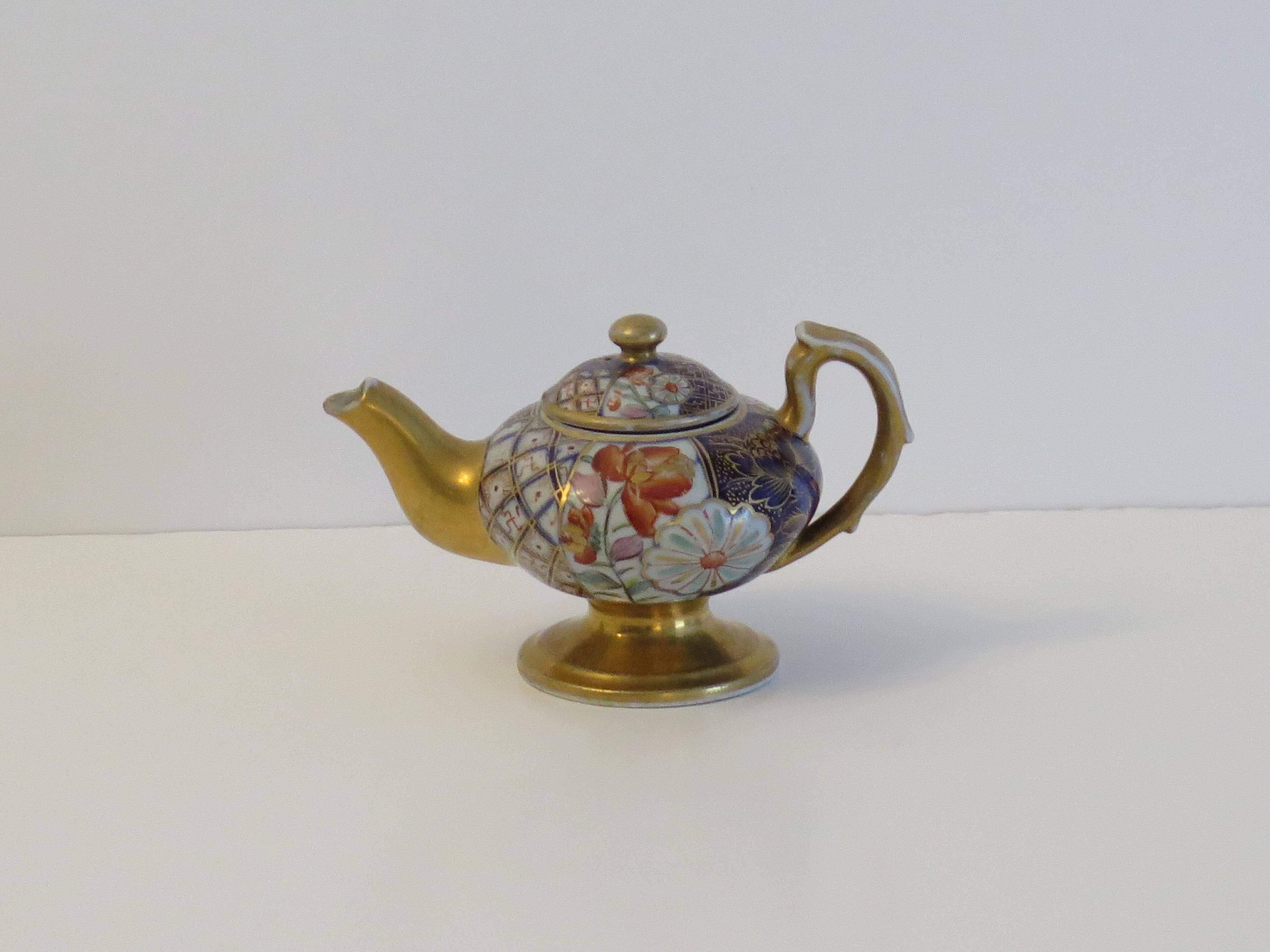 Rare Mason's Ironstone Miniature Teapot in Plaid Japan rare Pattern, circa 1820 In Good Condition For Sale In Lincoln, Lincolnshire